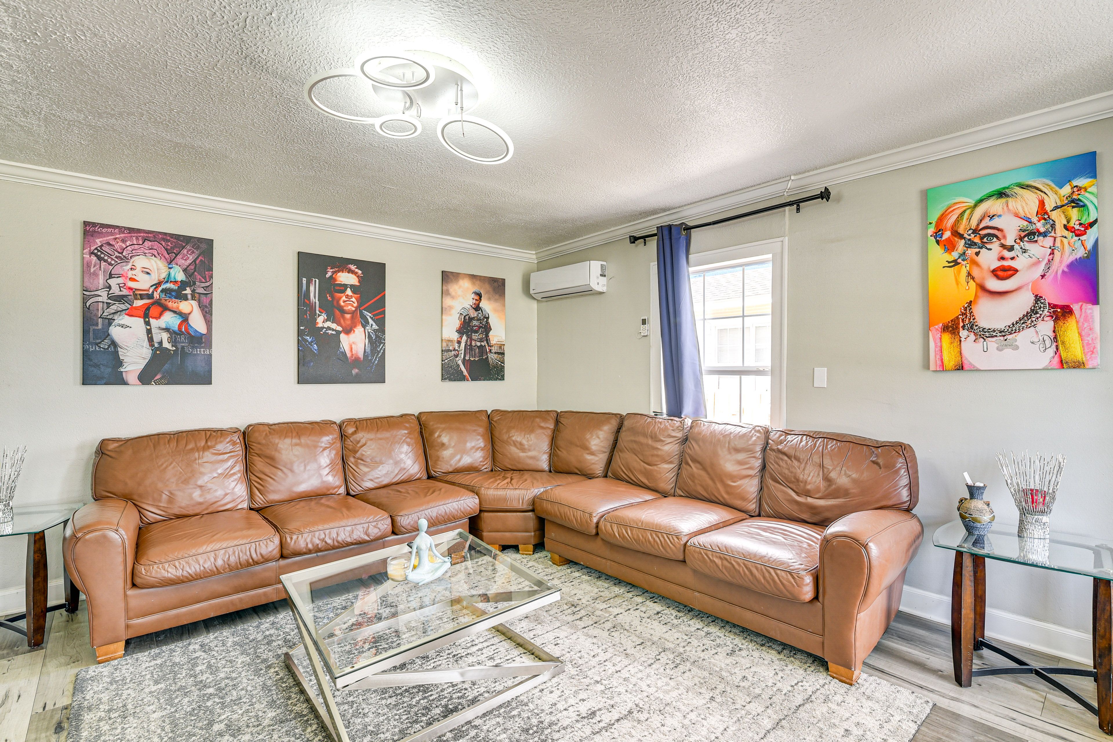 Living Room | Free WiFi | Smart TV | 1st Floor