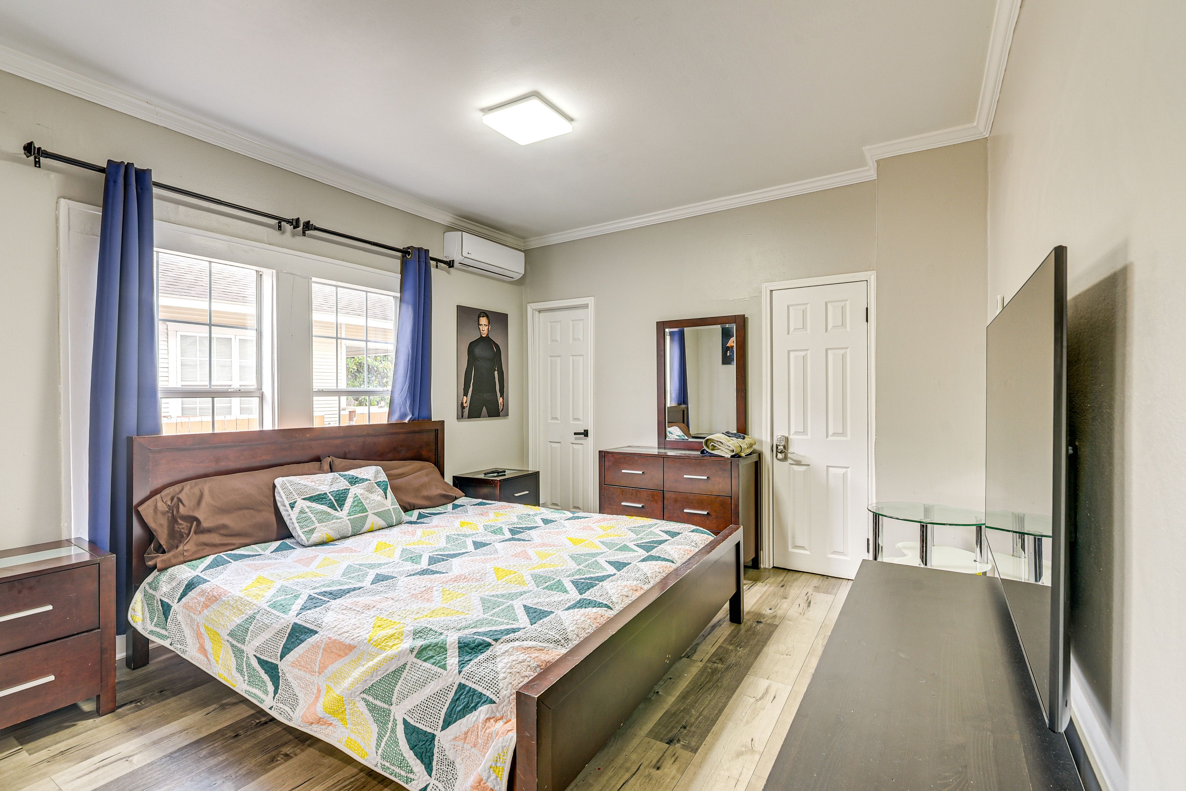 Bedroom | King Bed | Linens Provided | 1st Floor