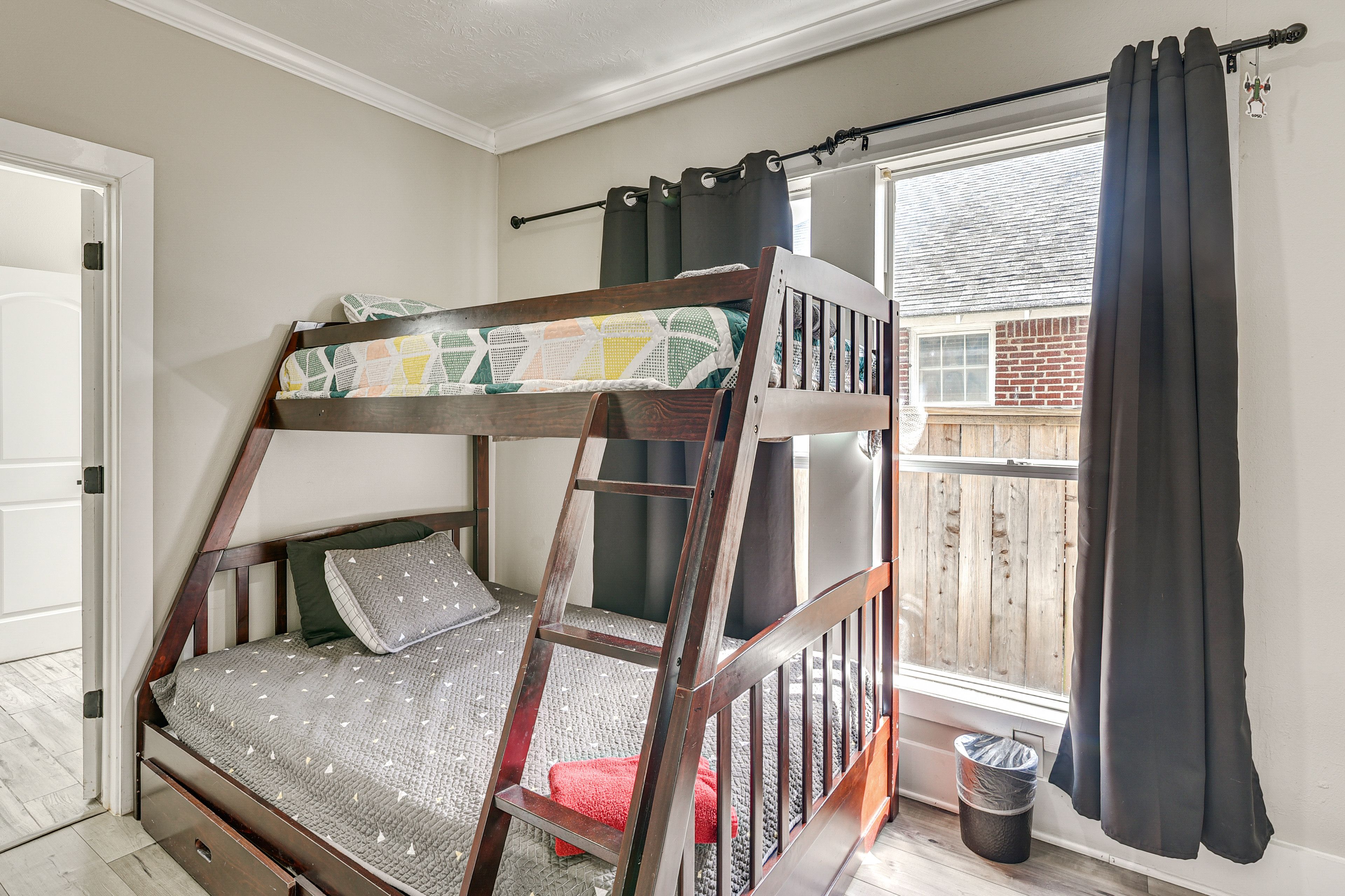 Bedroom | Twin/Full Bunk Bed