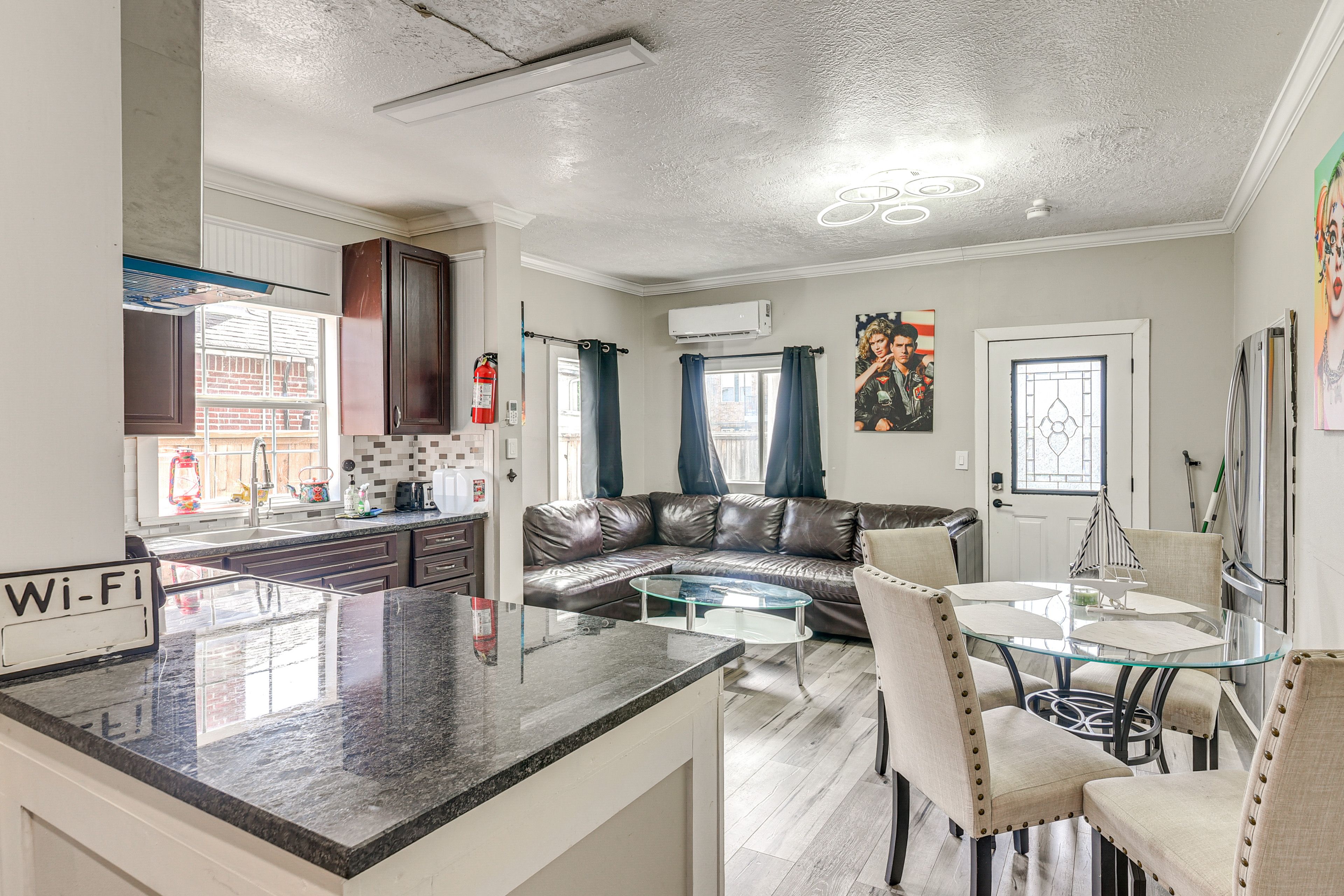 Living Room | Free WiFi | Smart TV