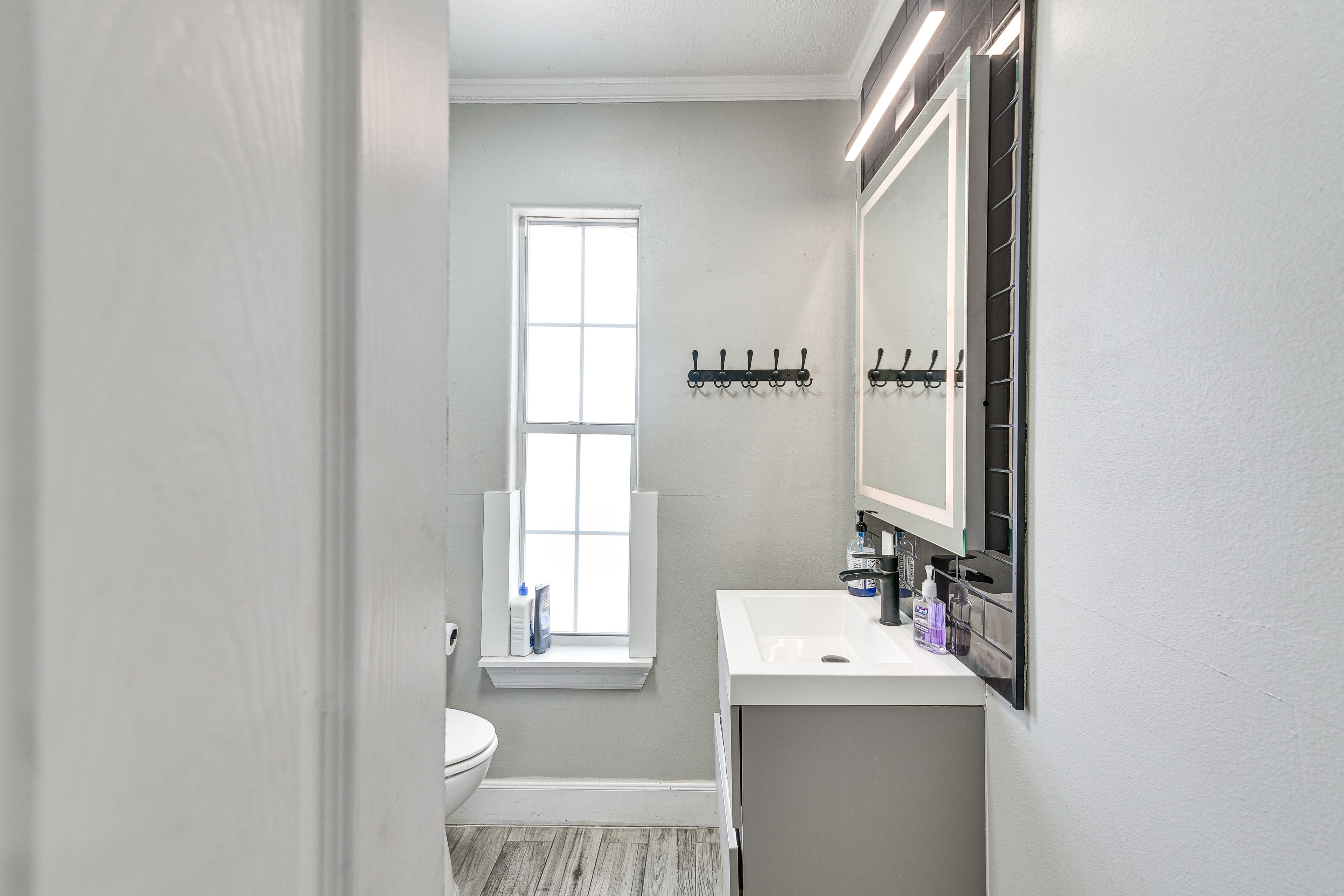 Full Bathroom | Towels Provided