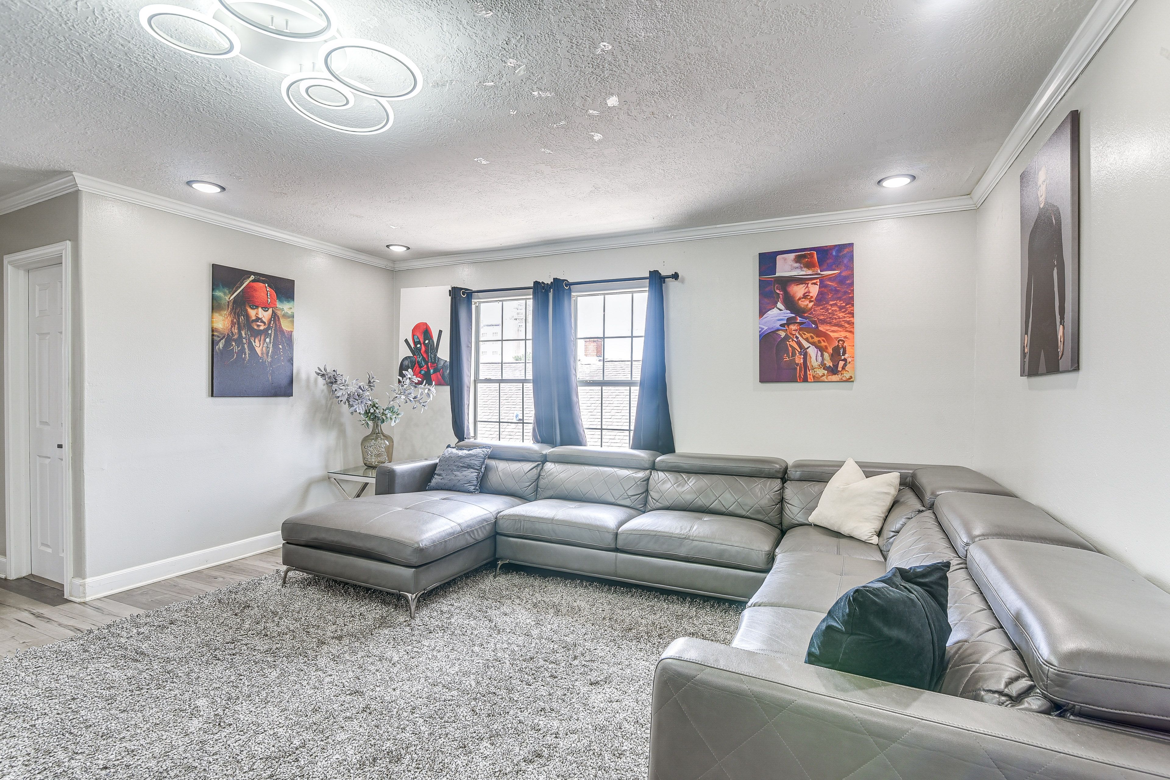 Living Room | Free WiFi | Smart TV