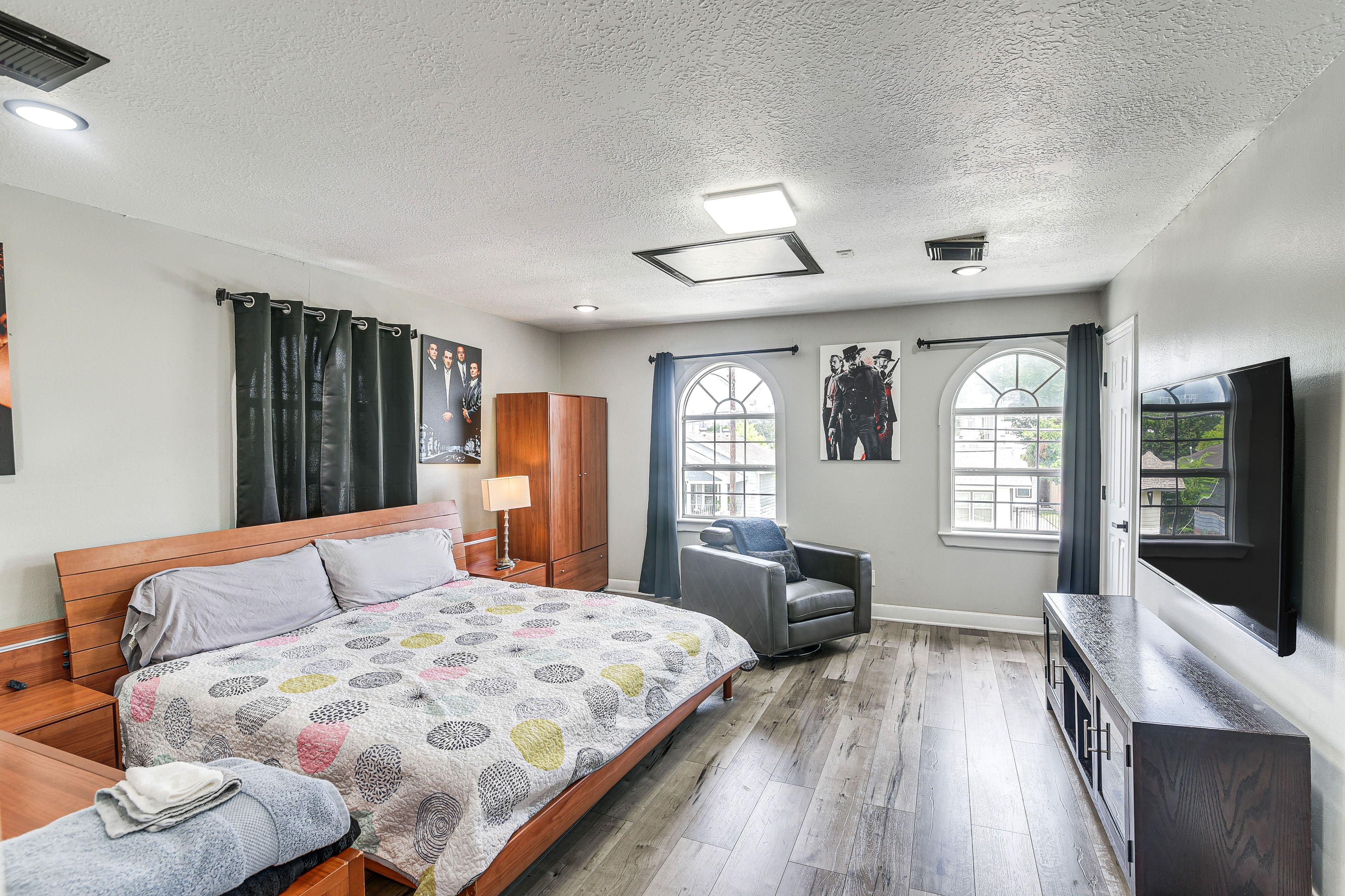 Bedroom 1 | King Bed | Linens Provided