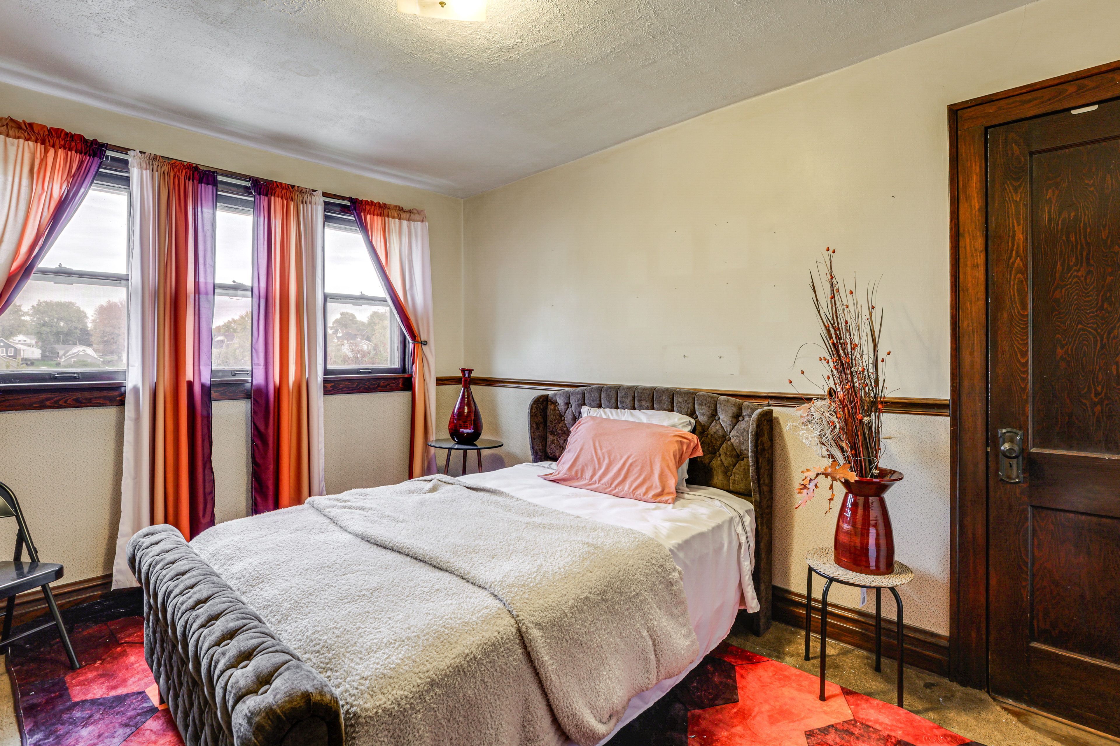 Bedroom 2 | Queen Bed | Flat-Screen TV | Upper Level