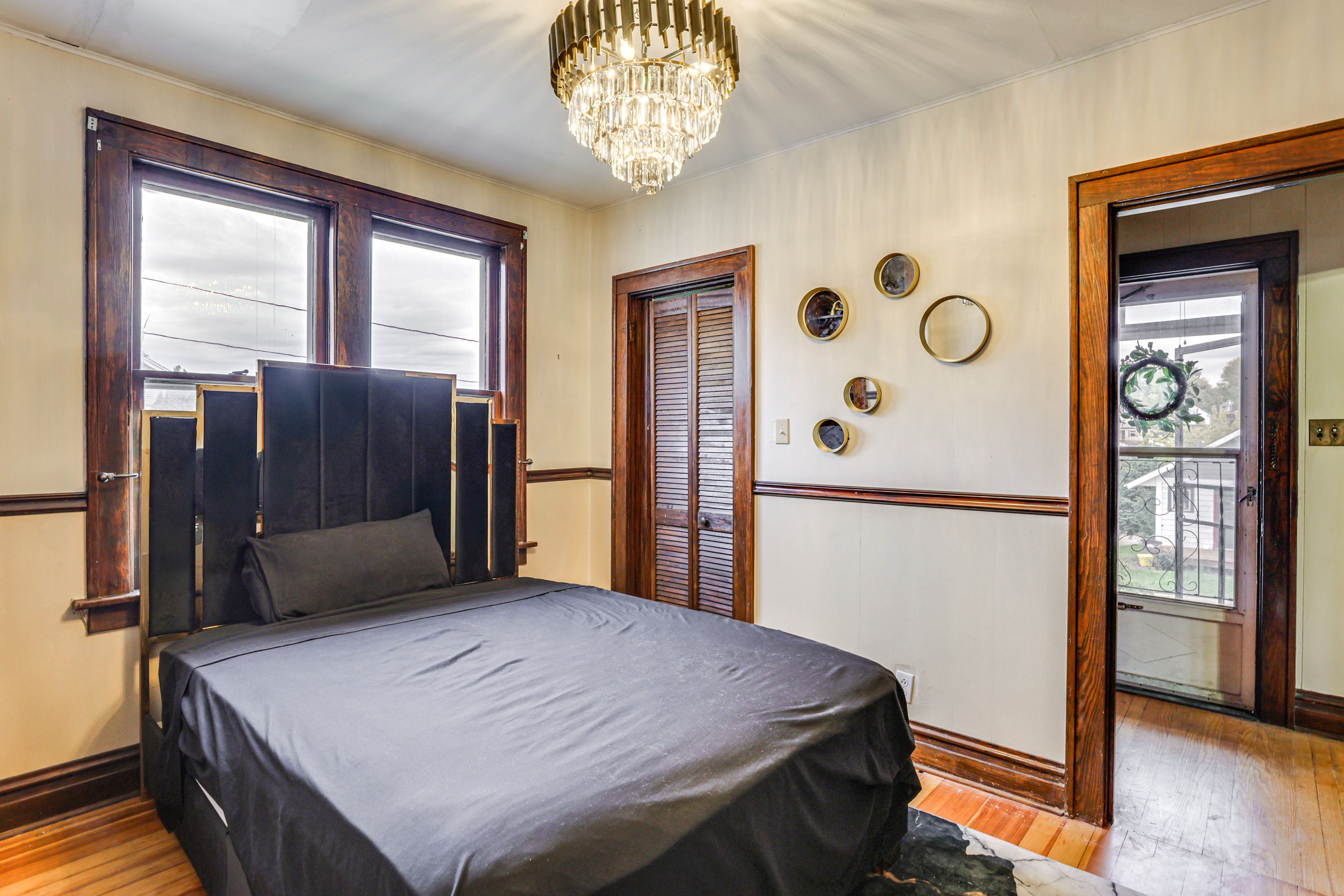 Bedroom 1 | Queen Bed | Flat-Screen TV | Main Level