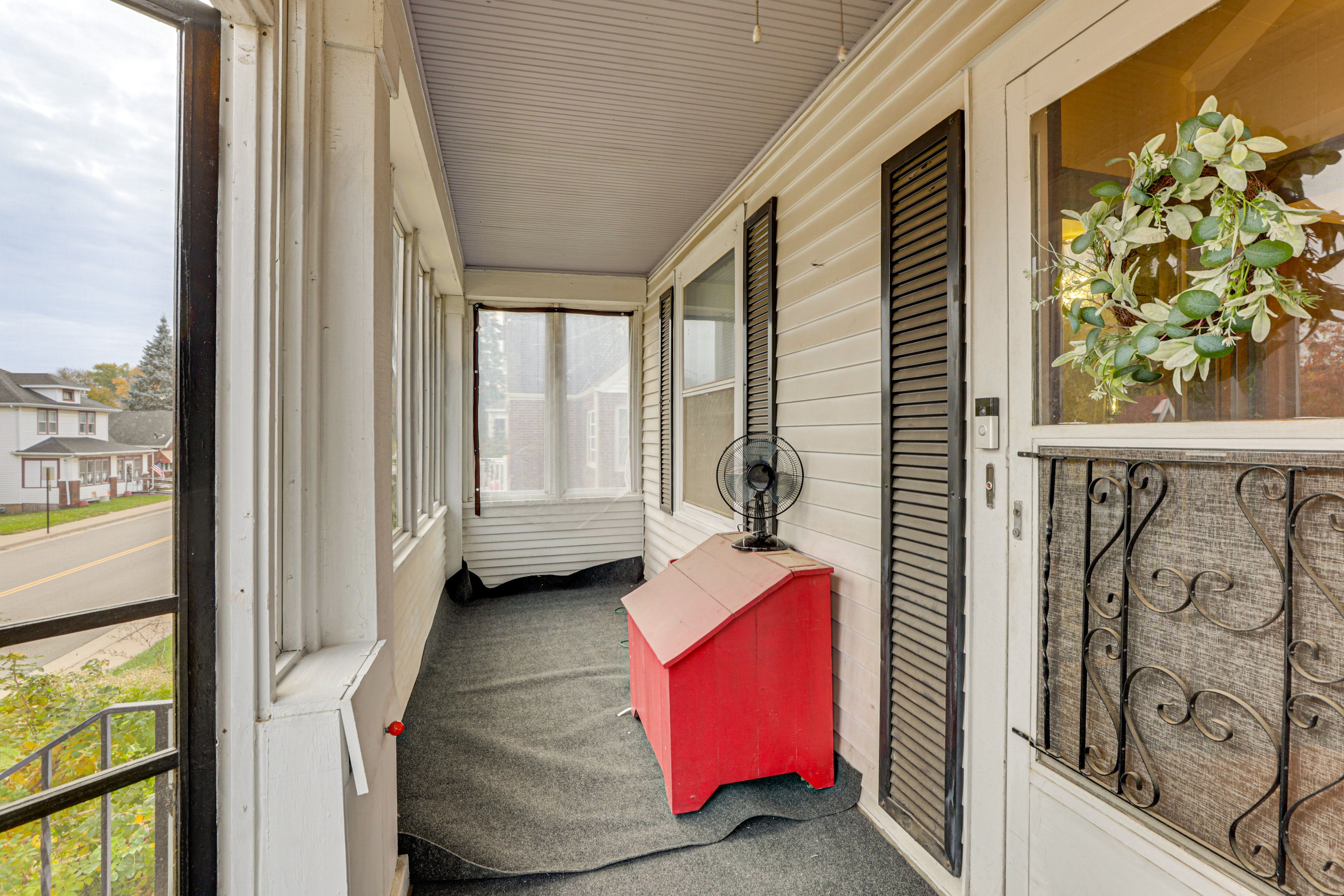 Screened-In Porch