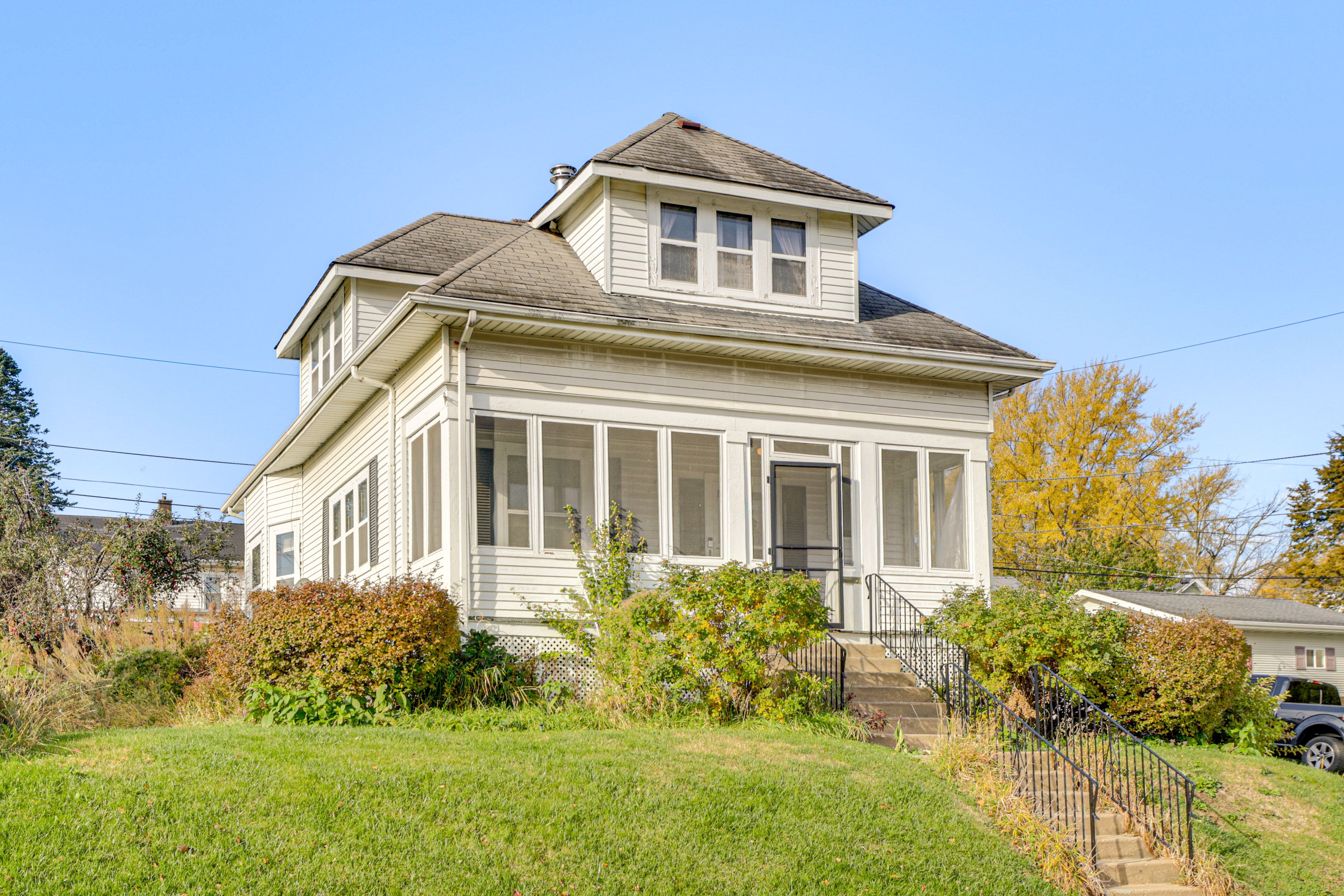 Dubuque Vacation Rental | 4BR | 1.5BA | 2,300 Sq Ft | Stairs Required