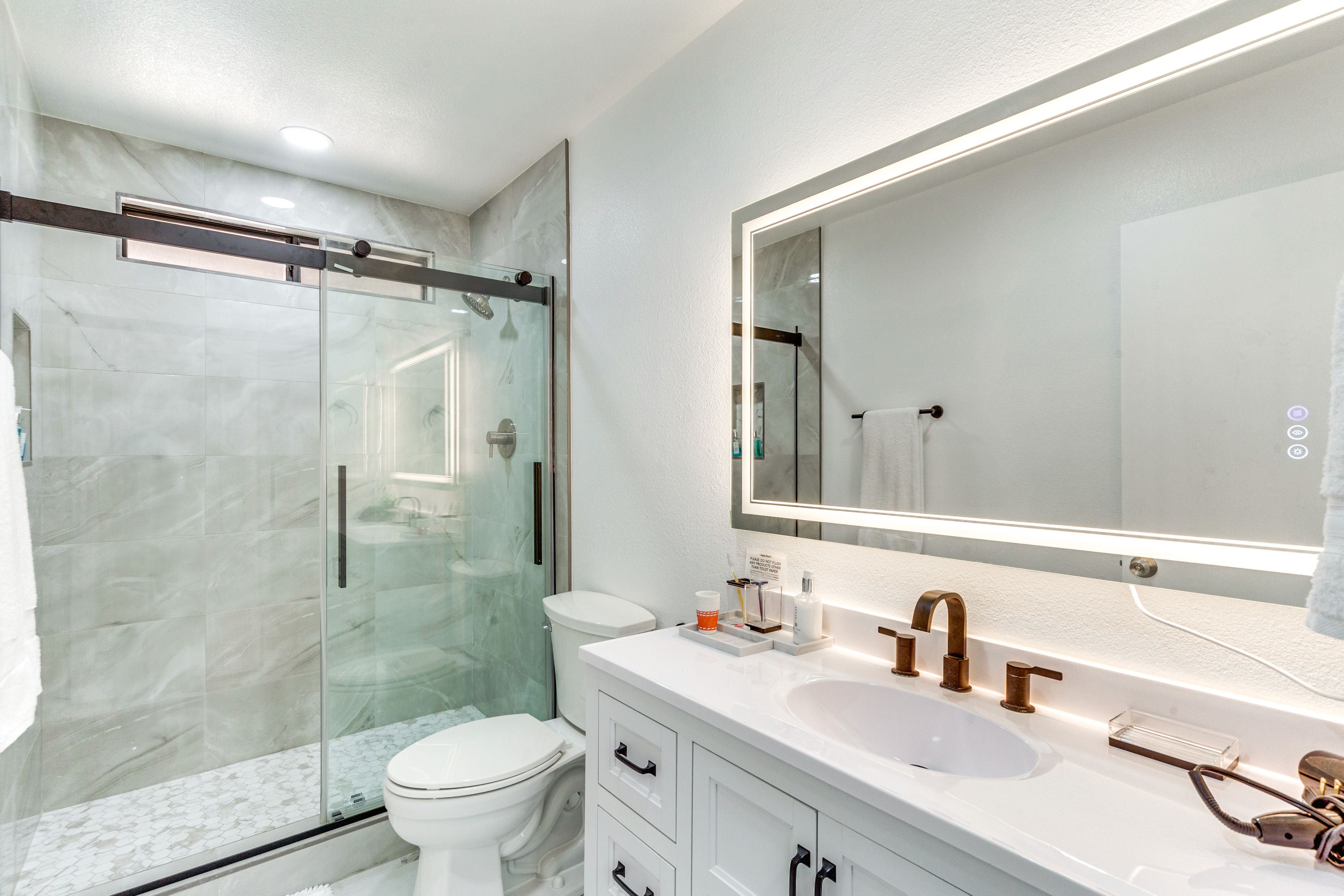 Full Bathroom | Complimentary Toiletries