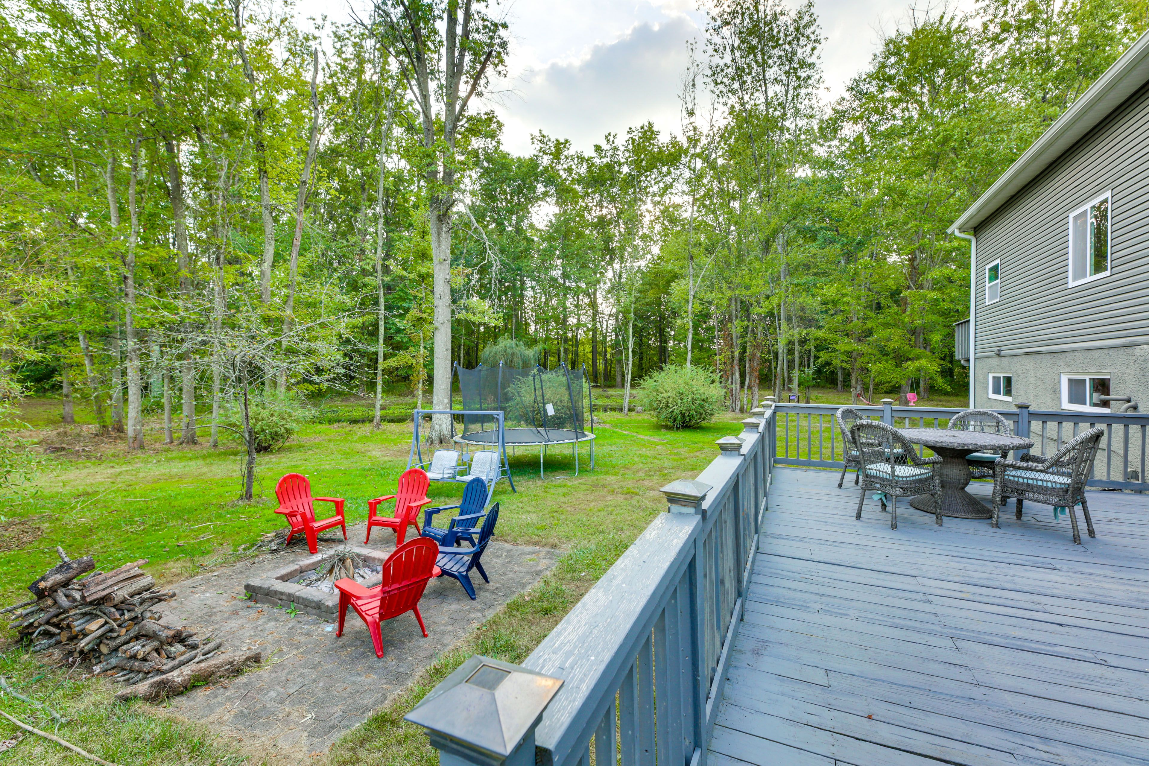 Deck | Dining Area | Smoker Grill