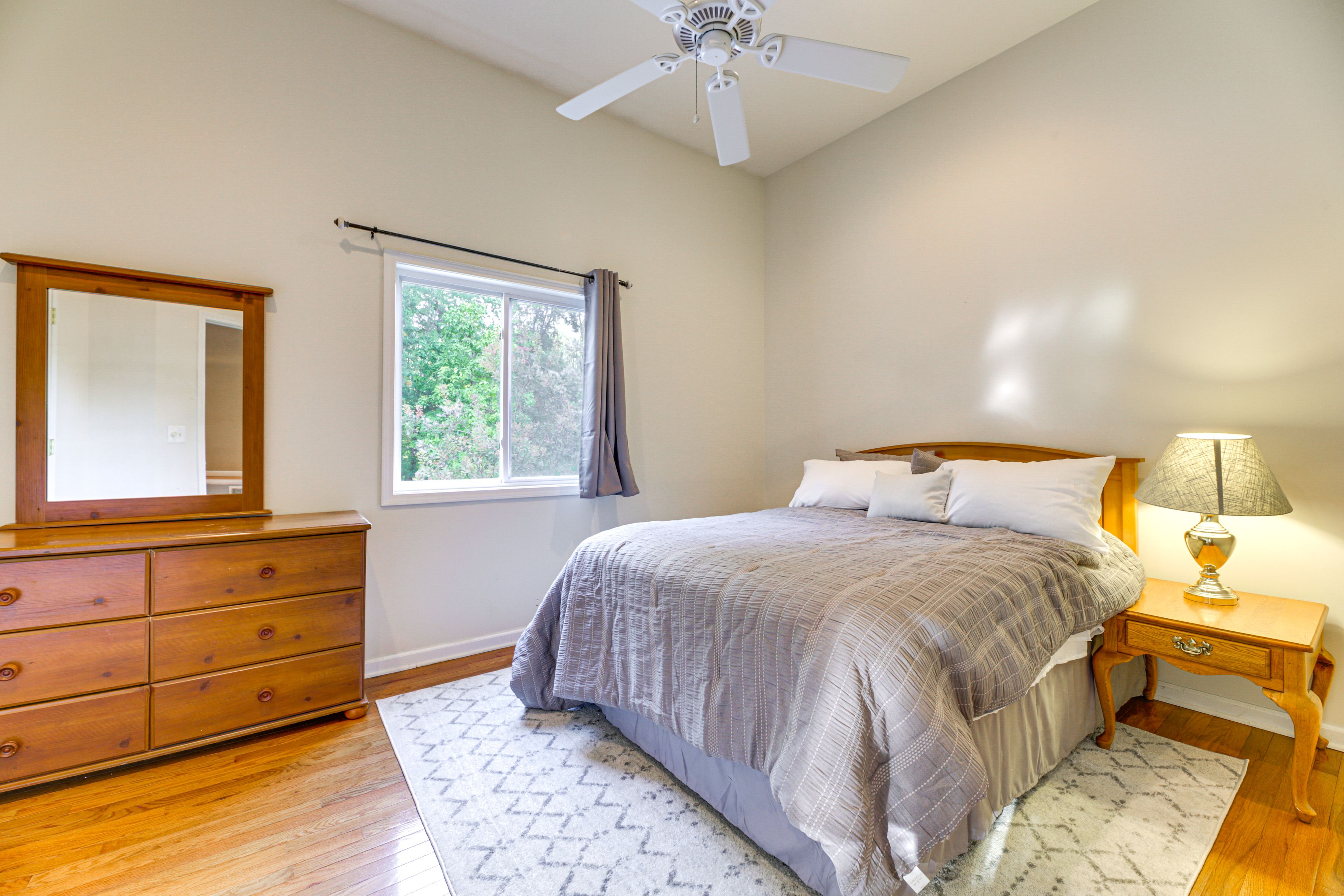 Bedroom 2 | 2nd Floor | Queen Bed