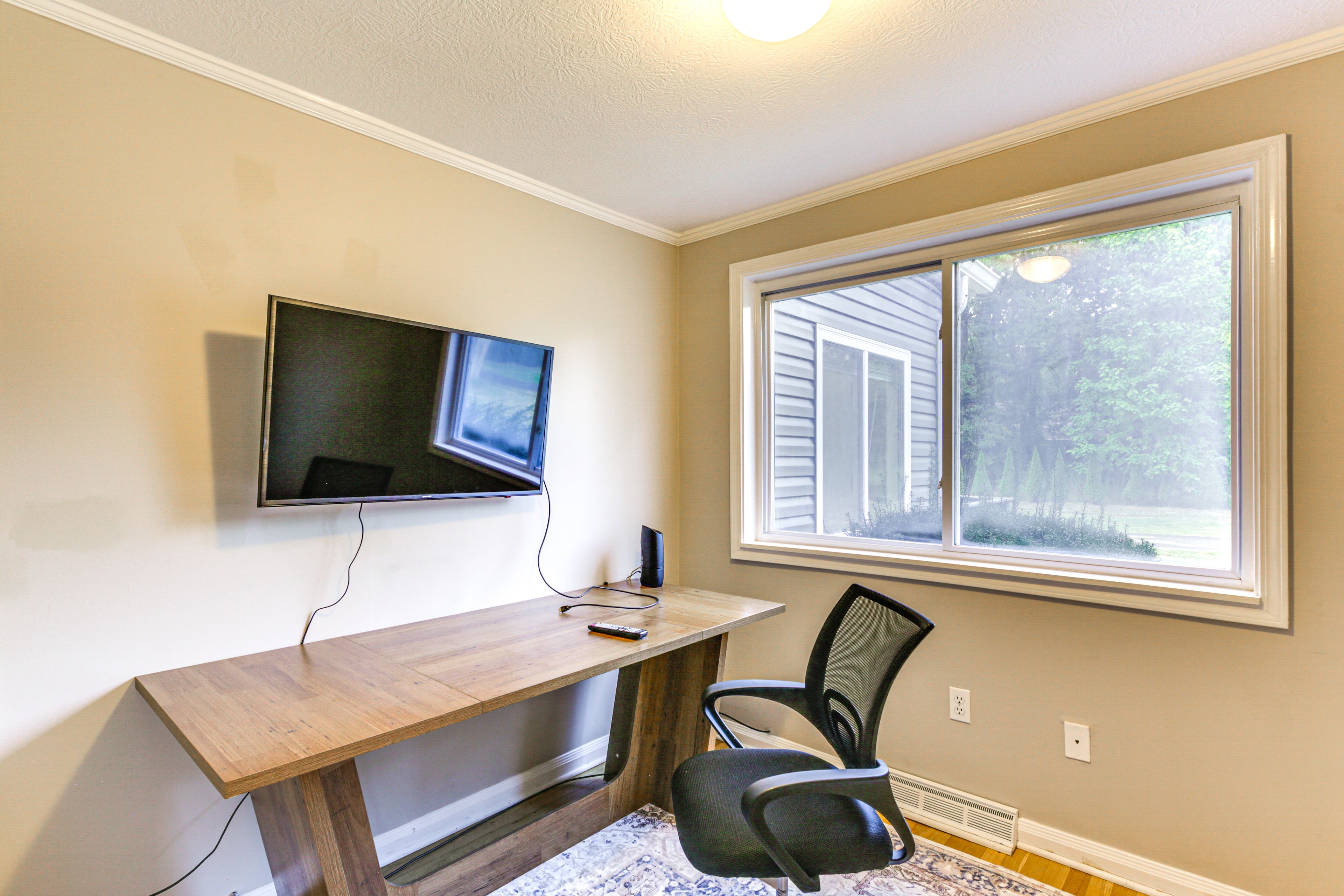 Office | 2nd Floor | Desk Workspace | Free WiFi