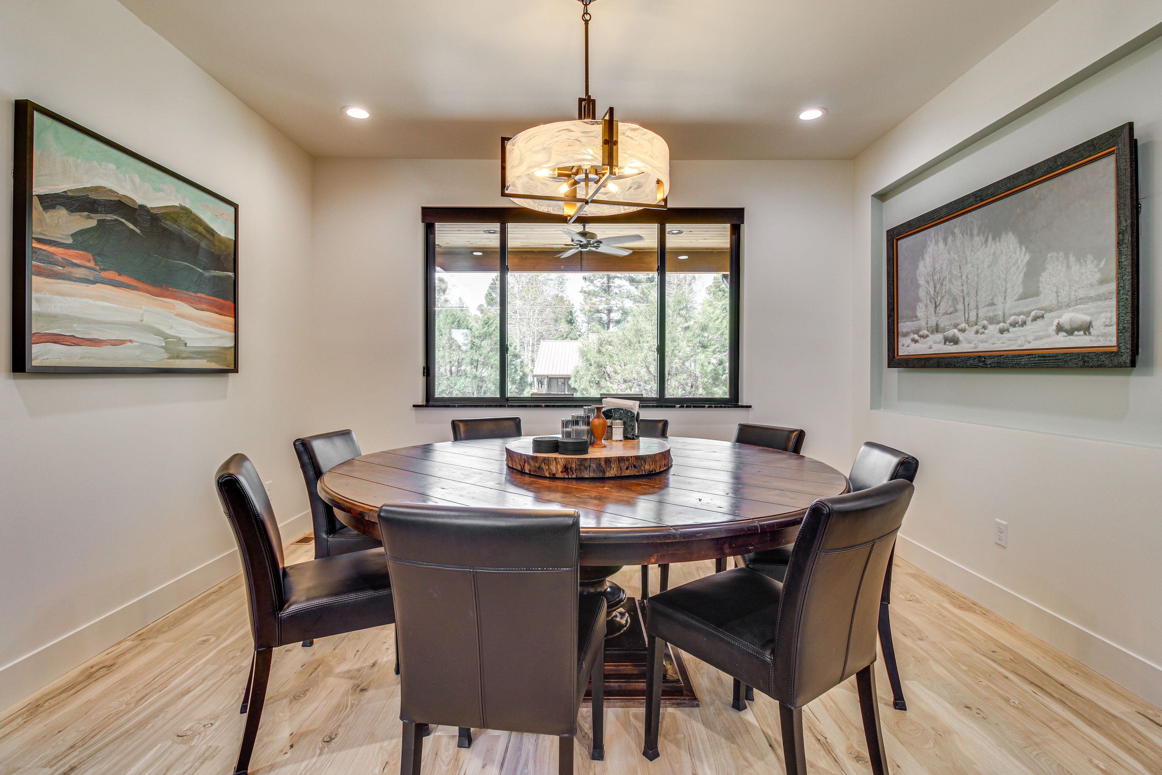 Dining Area | Dishware/Flatware Provided