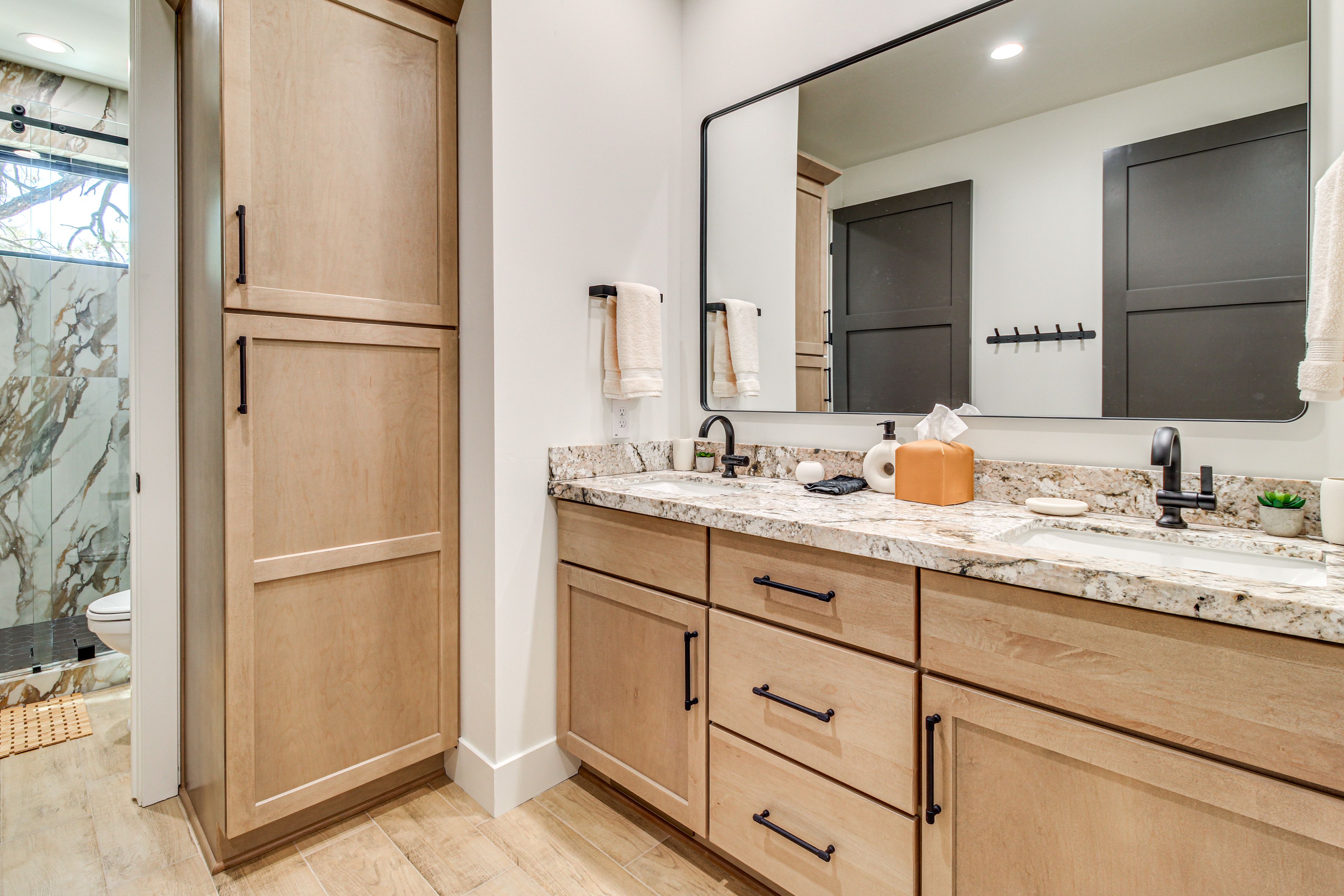 Full Bathroom | Towels Provided