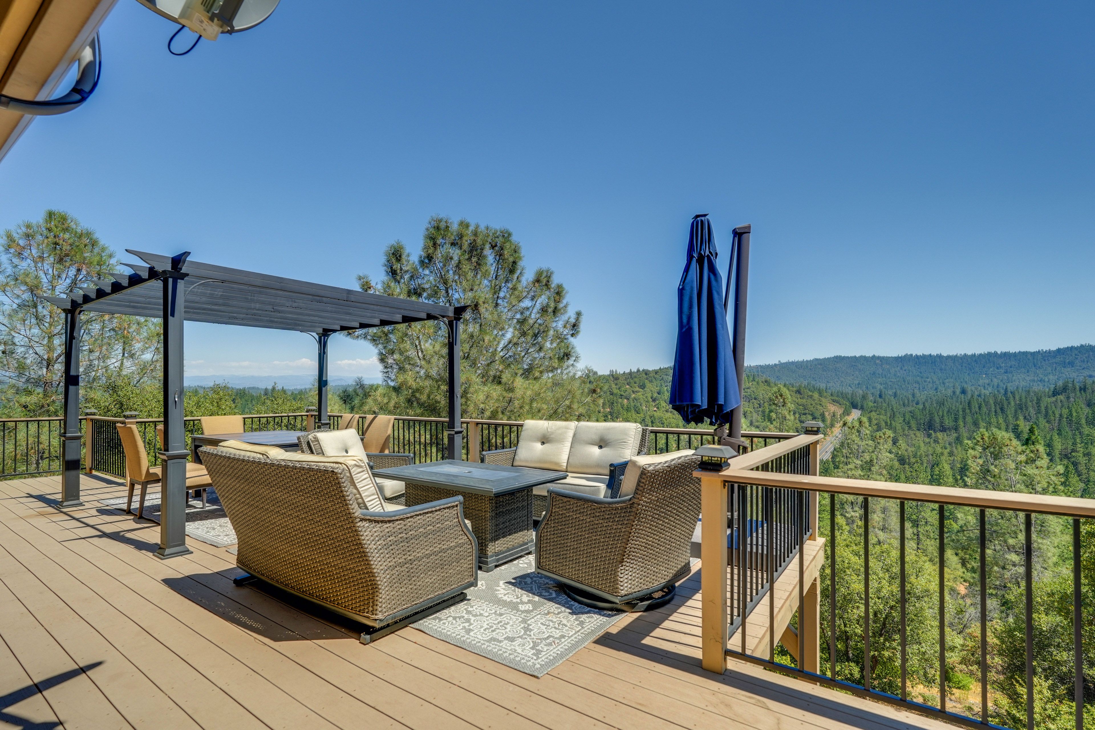 Groveland Vacation Rental | 3BR | 2.5BA | 2,461 Sq Ft | 1 Step to Enter