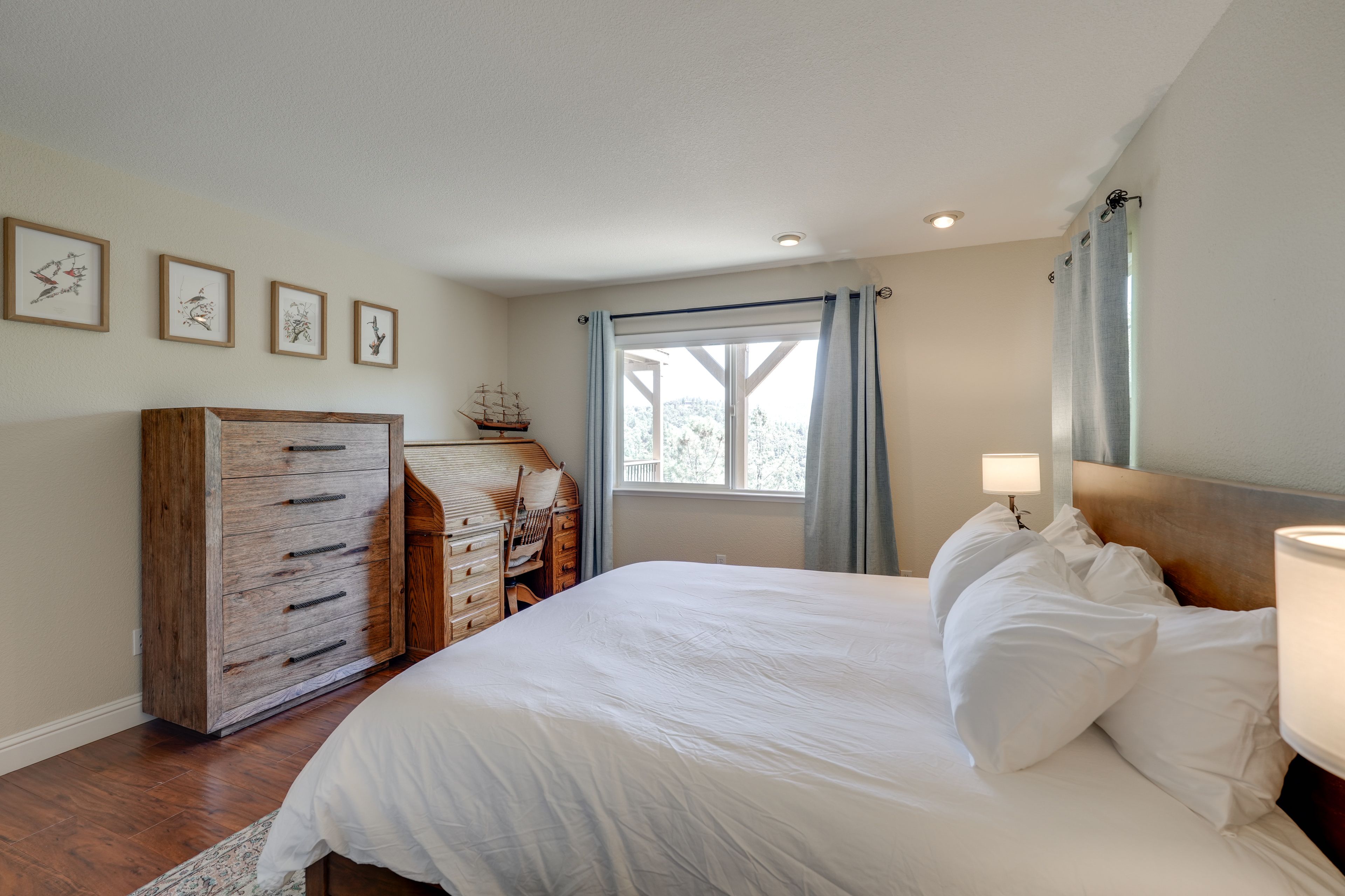 Bedroom 2 | King Bed | Lower Floor