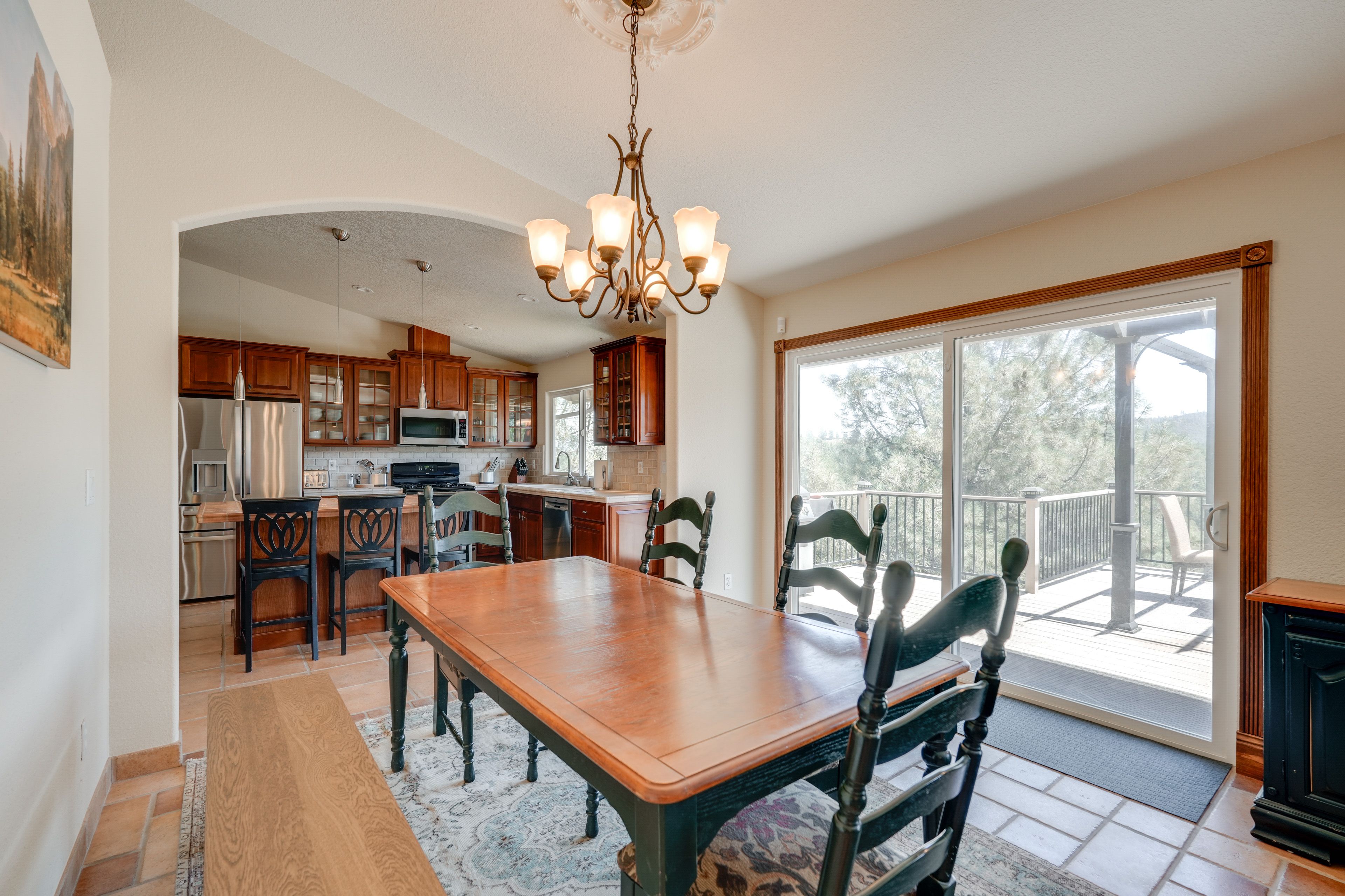 Dining Area | Dishware/Flatware Provided | Main Floor