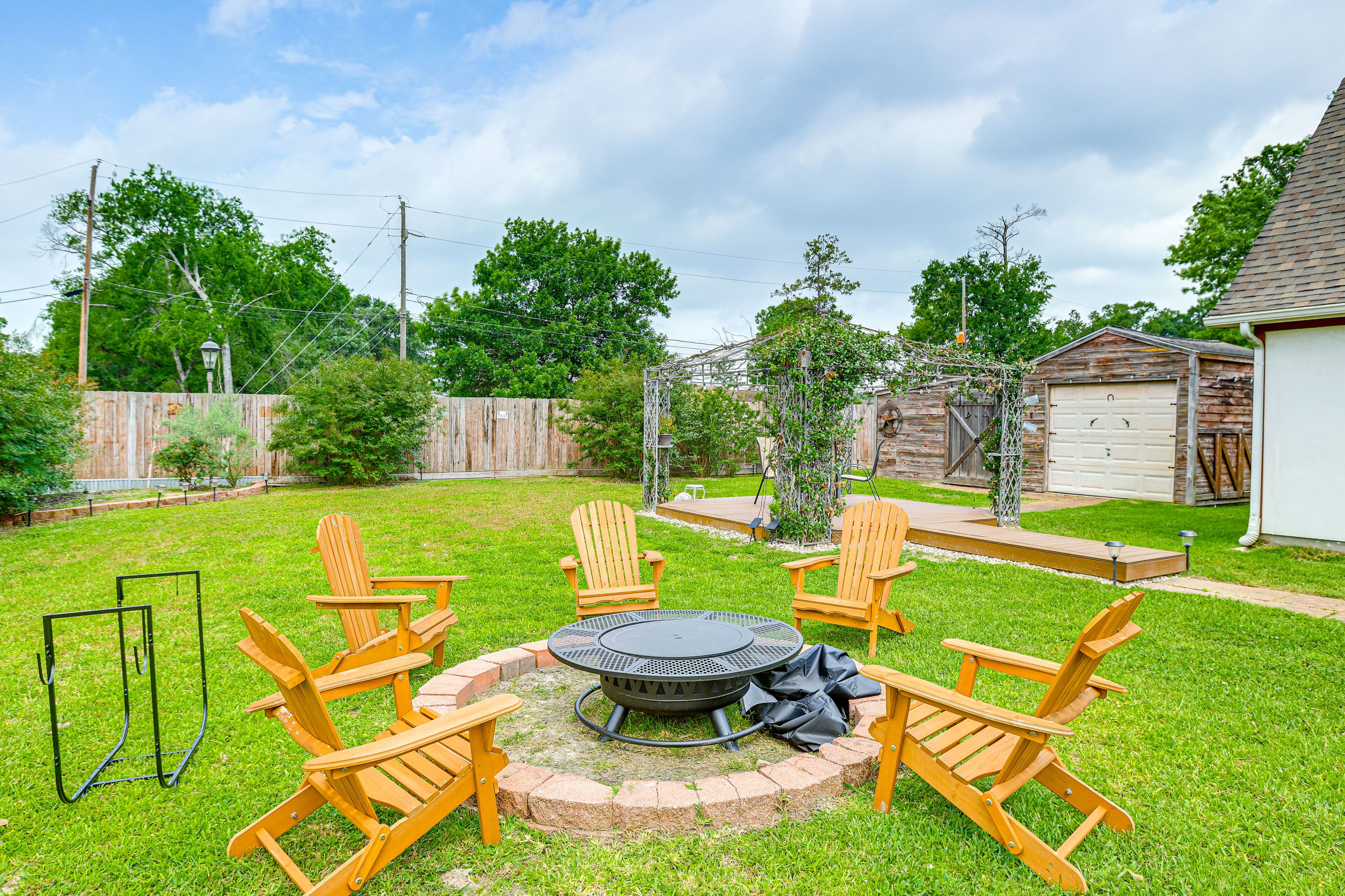 Humble Vacation Rental | 8BR | 3.5BA | Steps Required | 2,700 Sq Ft