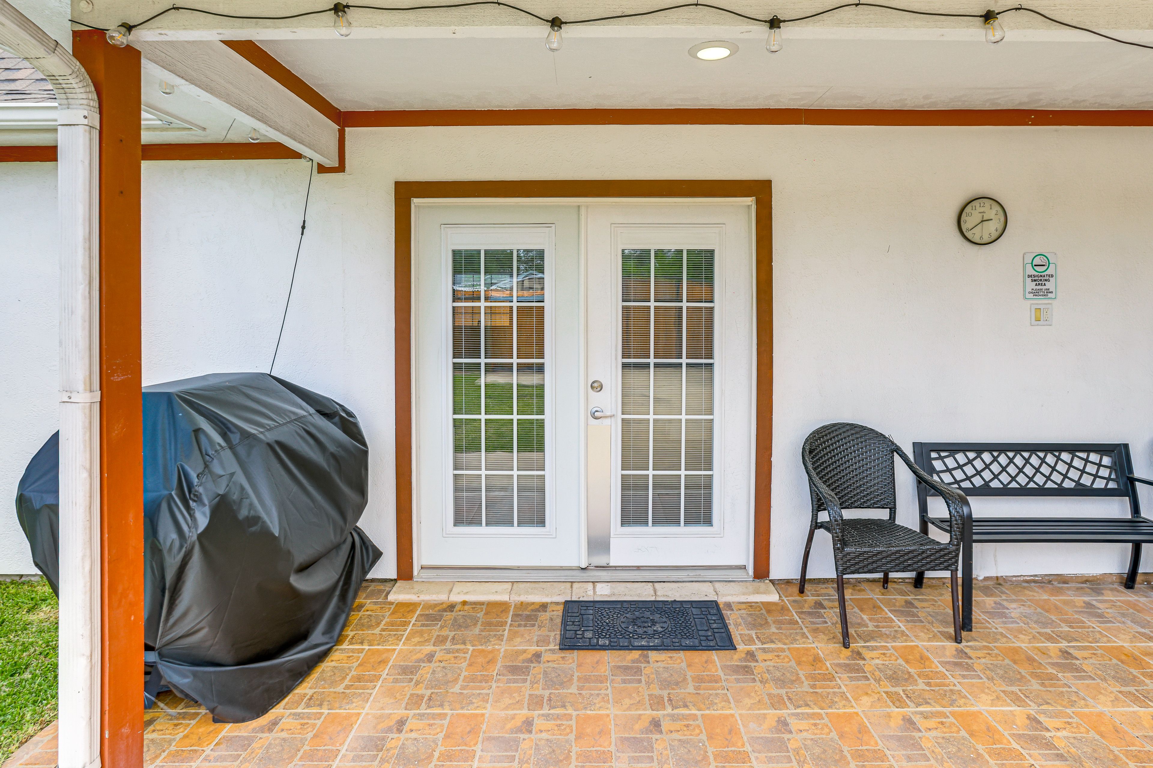 Covered Patio | Gas Grill