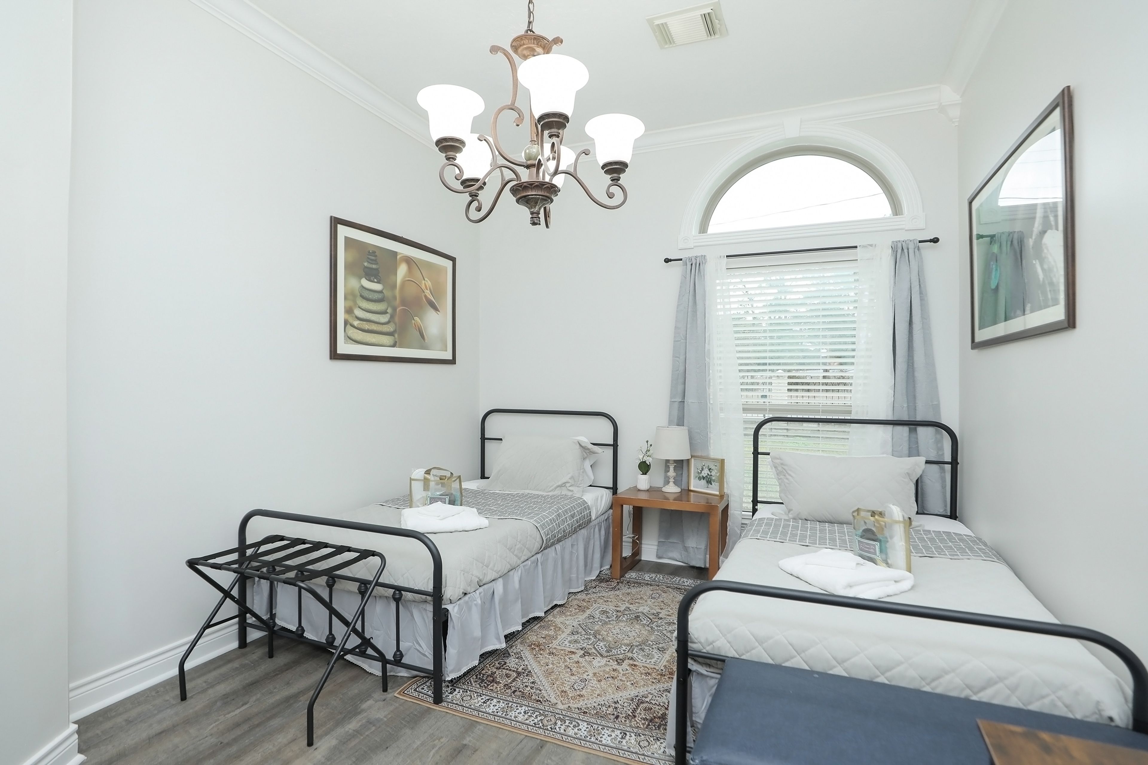 Bedroom 8 | 2 Twin Beds