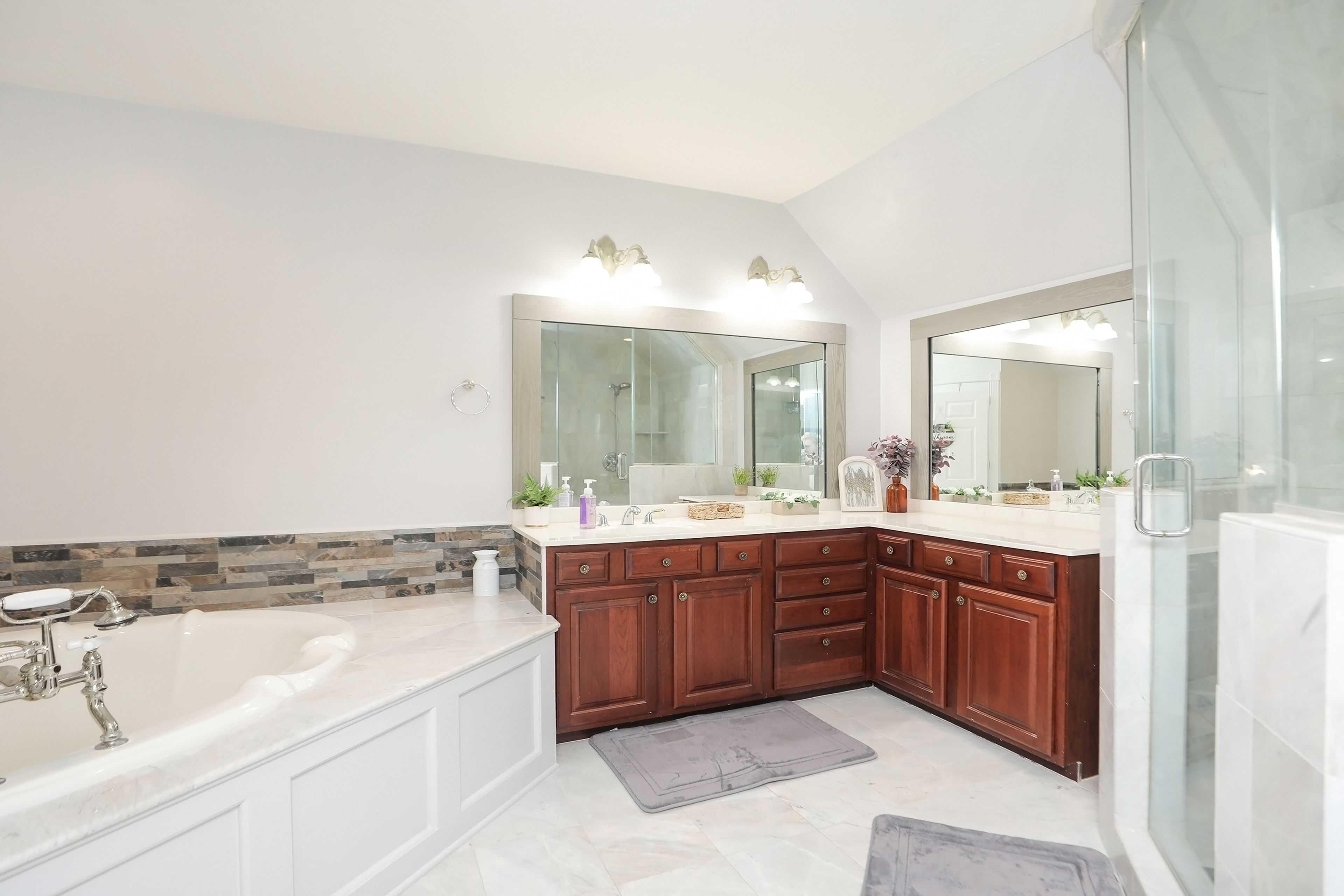 En-Suite Bathroom | Towels Provided