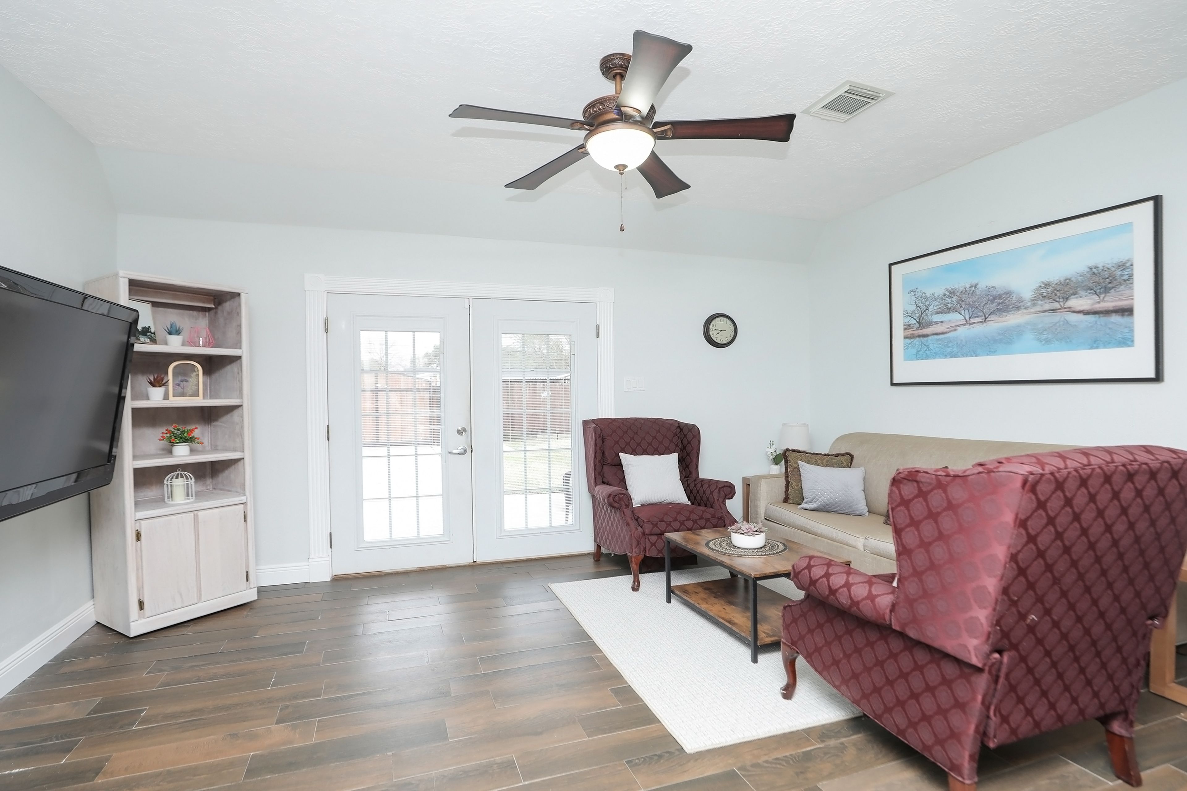 Living Area | Queen Sleeper Sofa