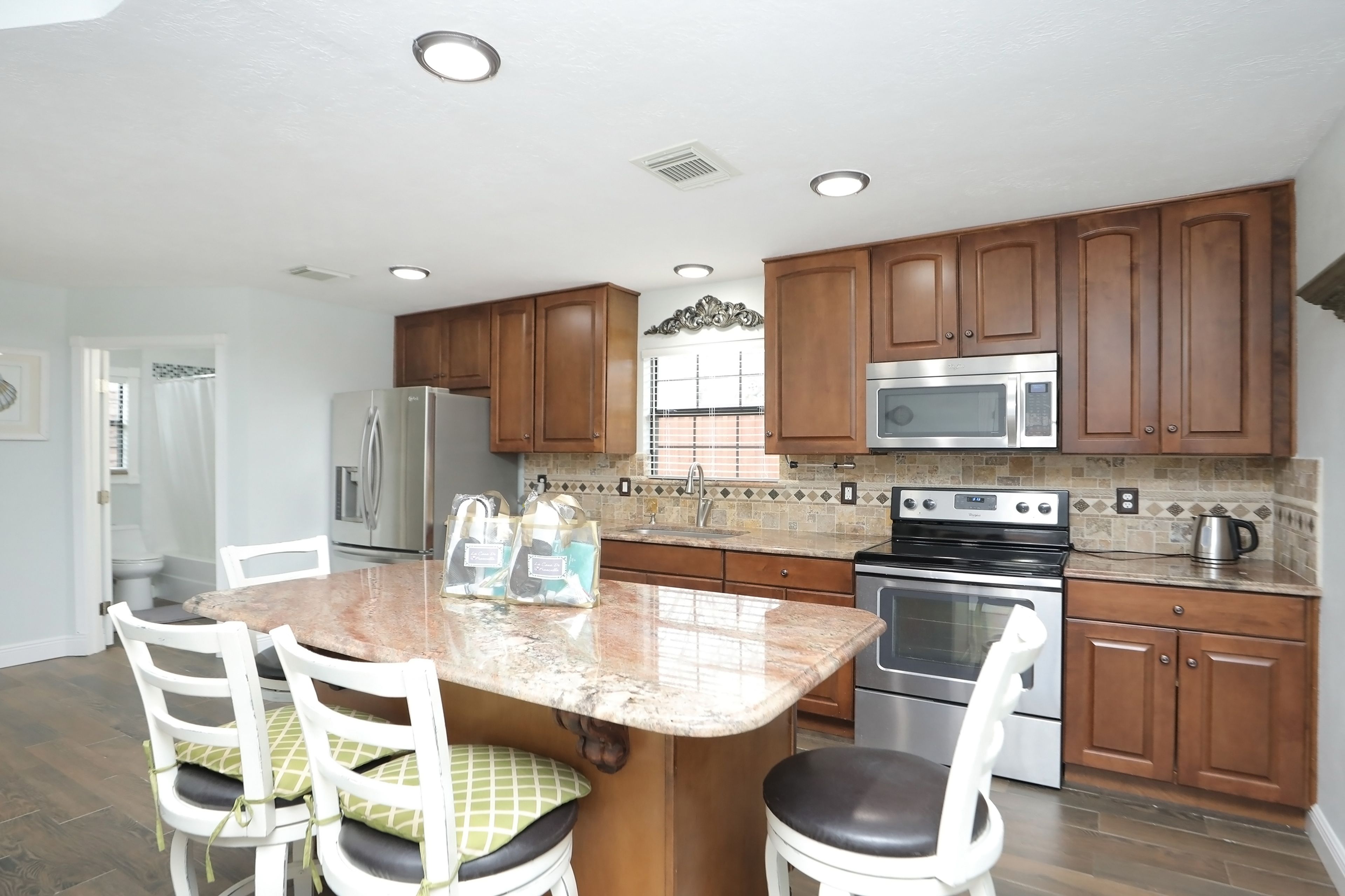 2nd Kitchen | Breakfast Bar