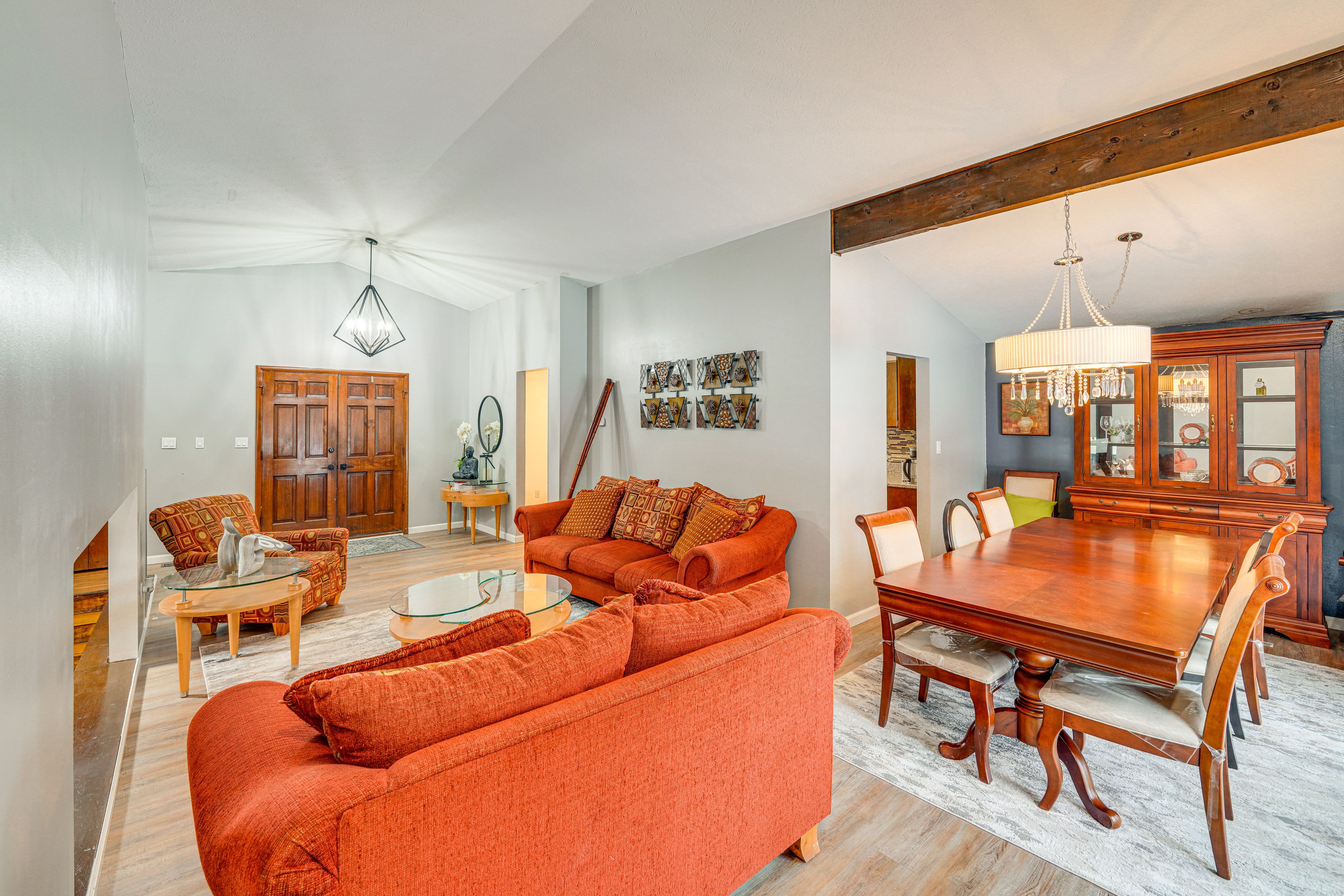 Living Area | Free WiFi | Central Air Conditioning/Heat