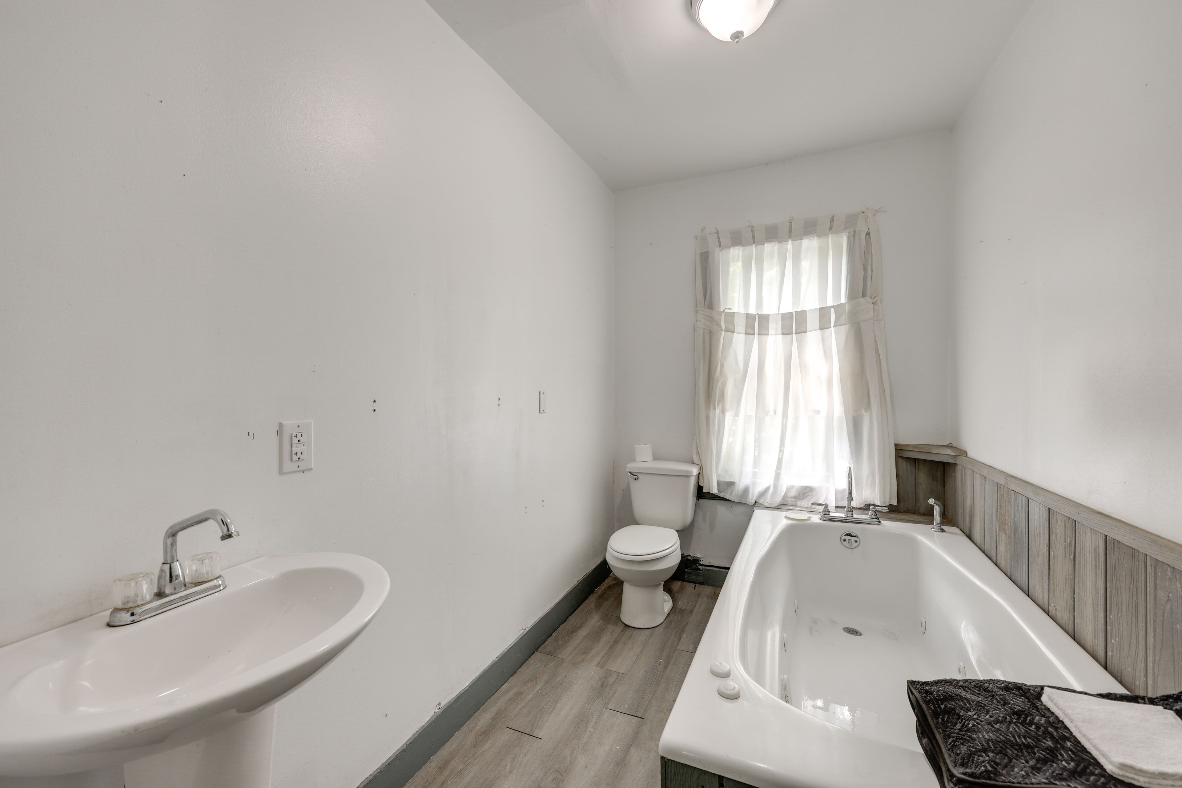 Full Bath | Towels