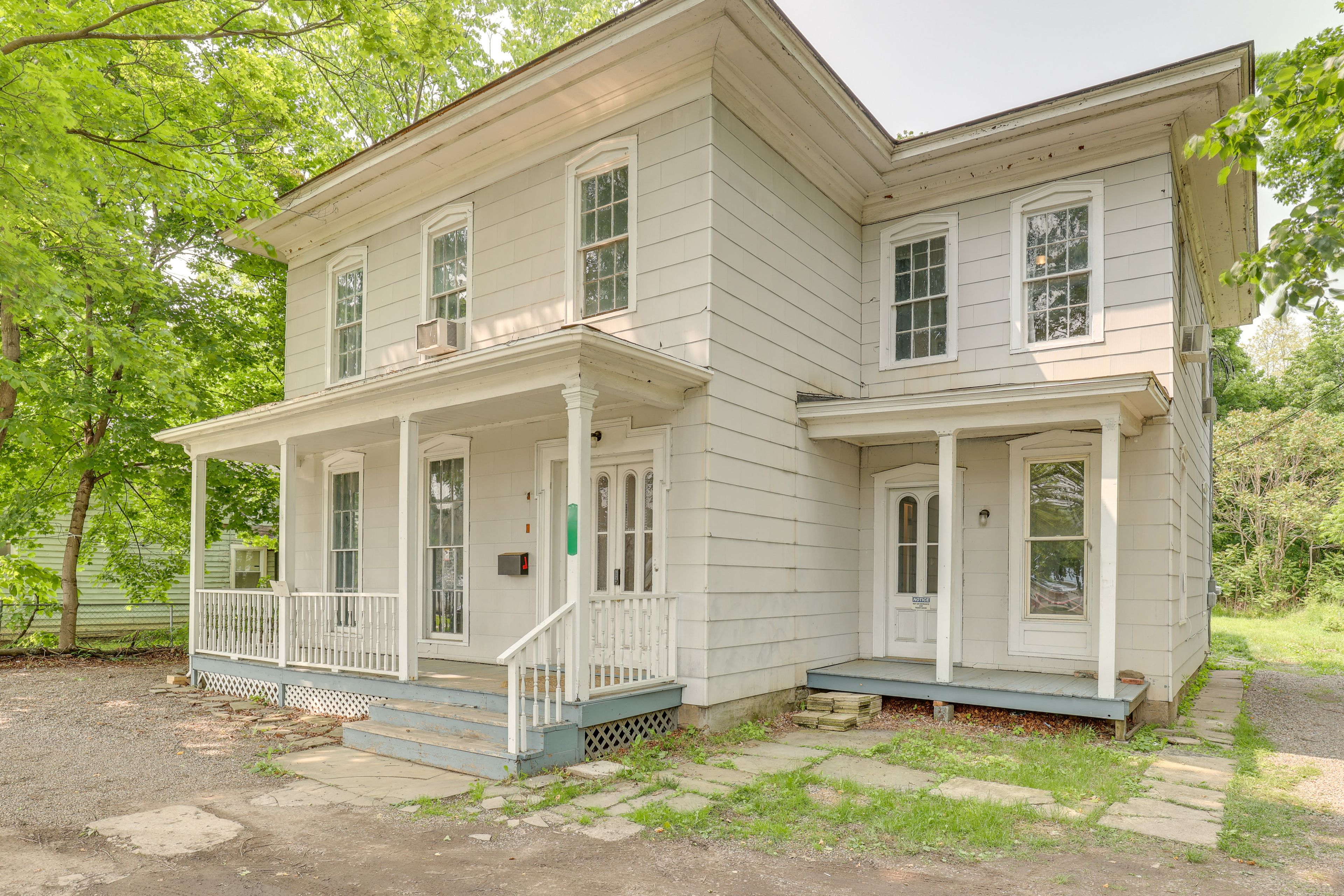 Parking | Shared Driveway (4 Vehicles)