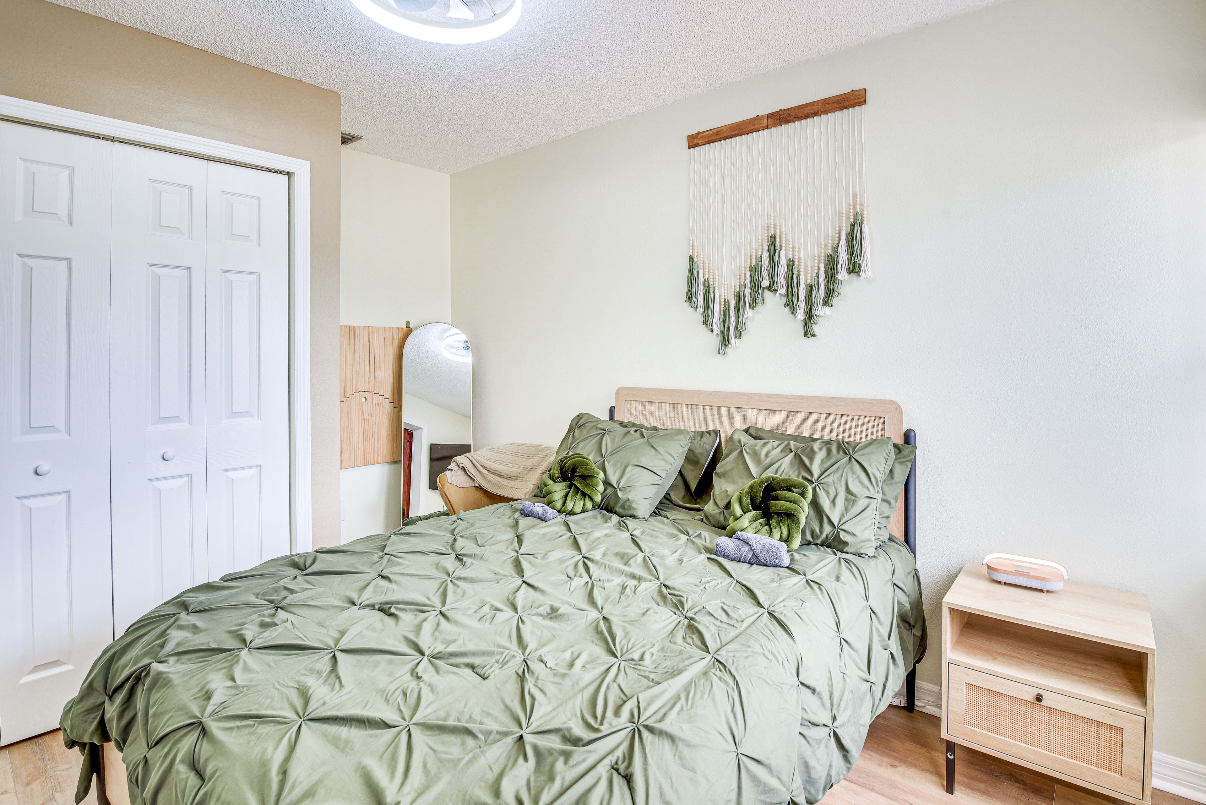 Bedroom 5 | Queen Bed | Smart TV