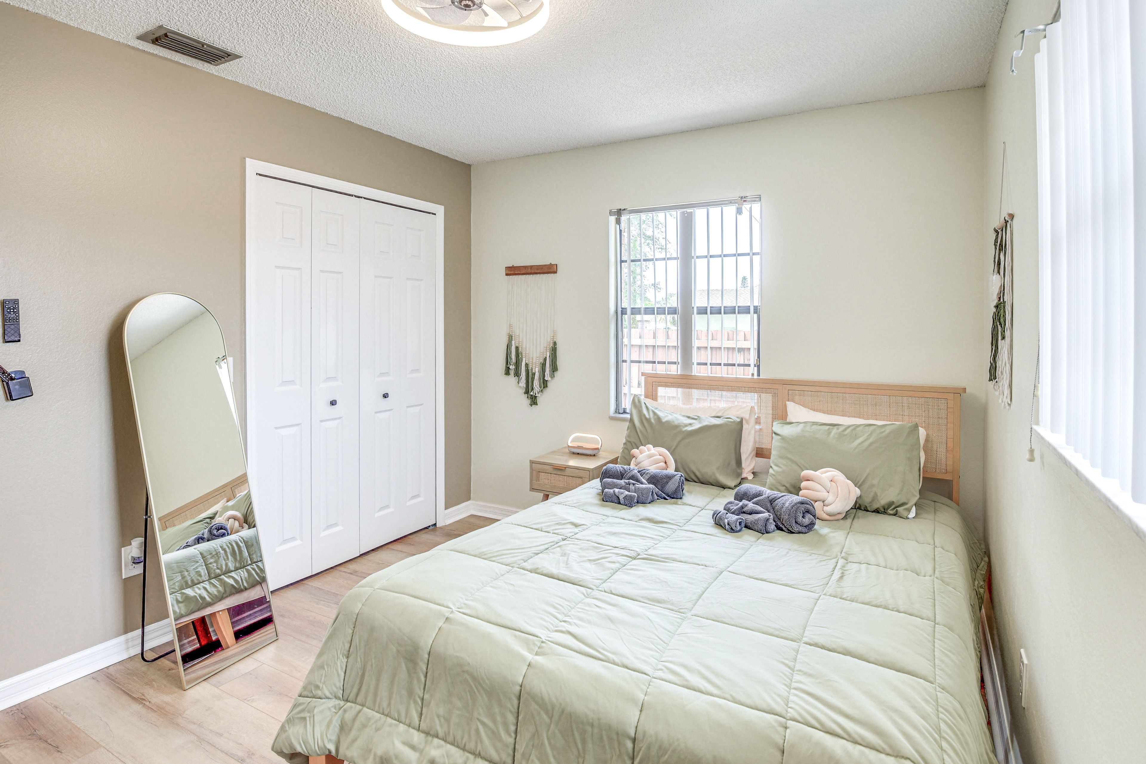 Bedroom 3 | Queen Bed | Smart TV