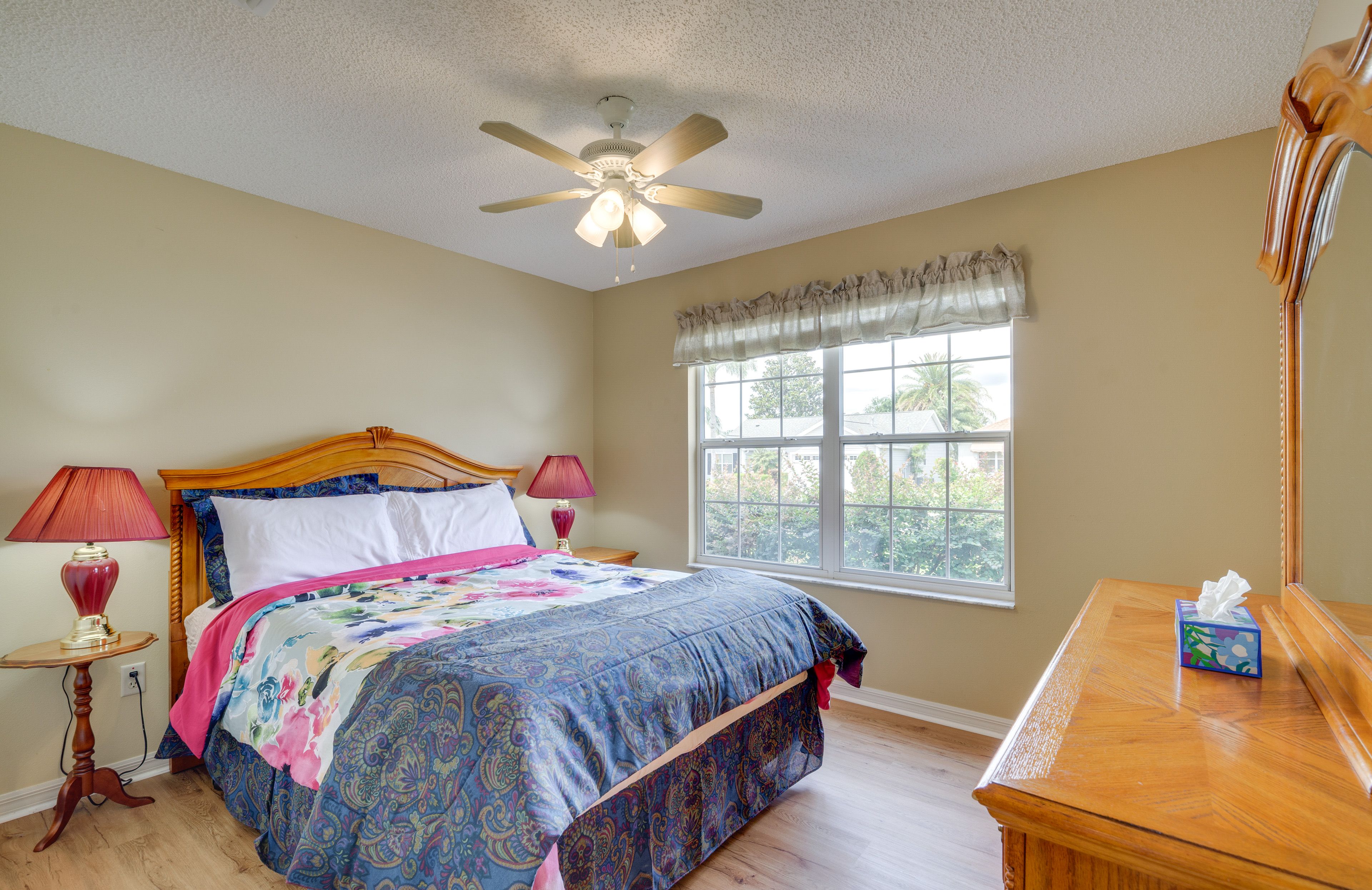 Bedroom 2 | Queen Bed