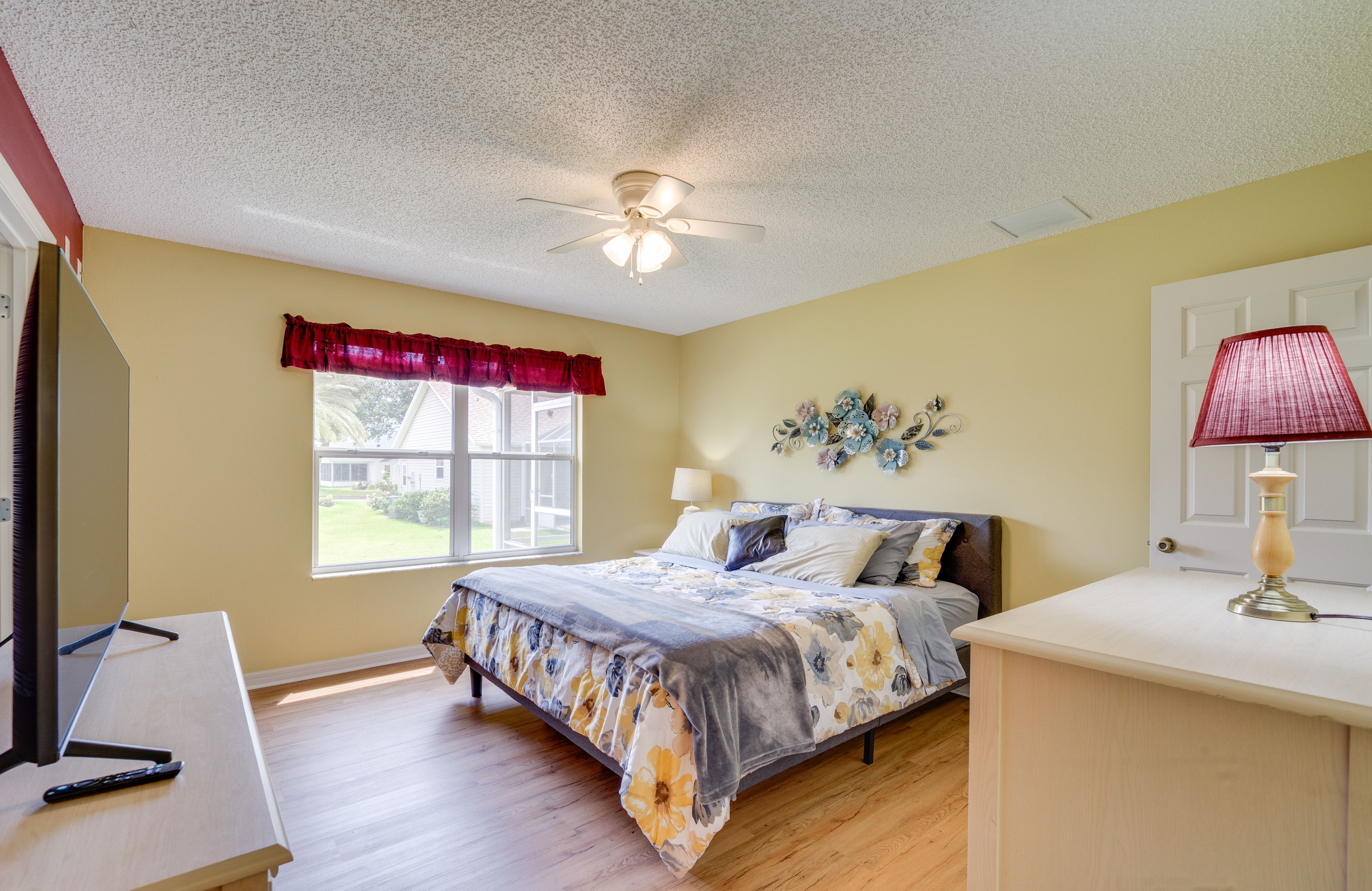 Bedroom 1 | King Bed | TV