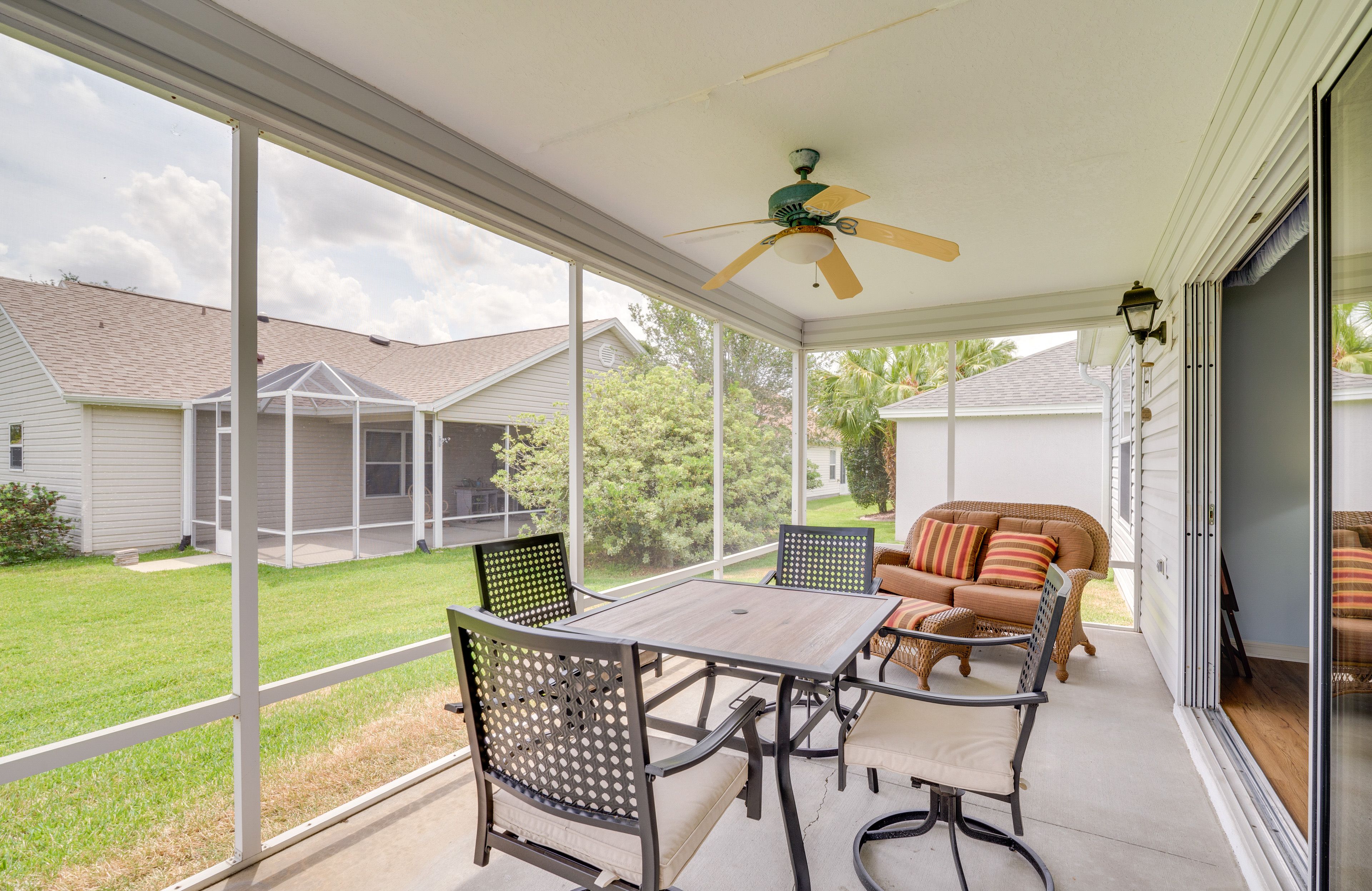 Climate-Controlled Lanai | Outdoor Dining Area