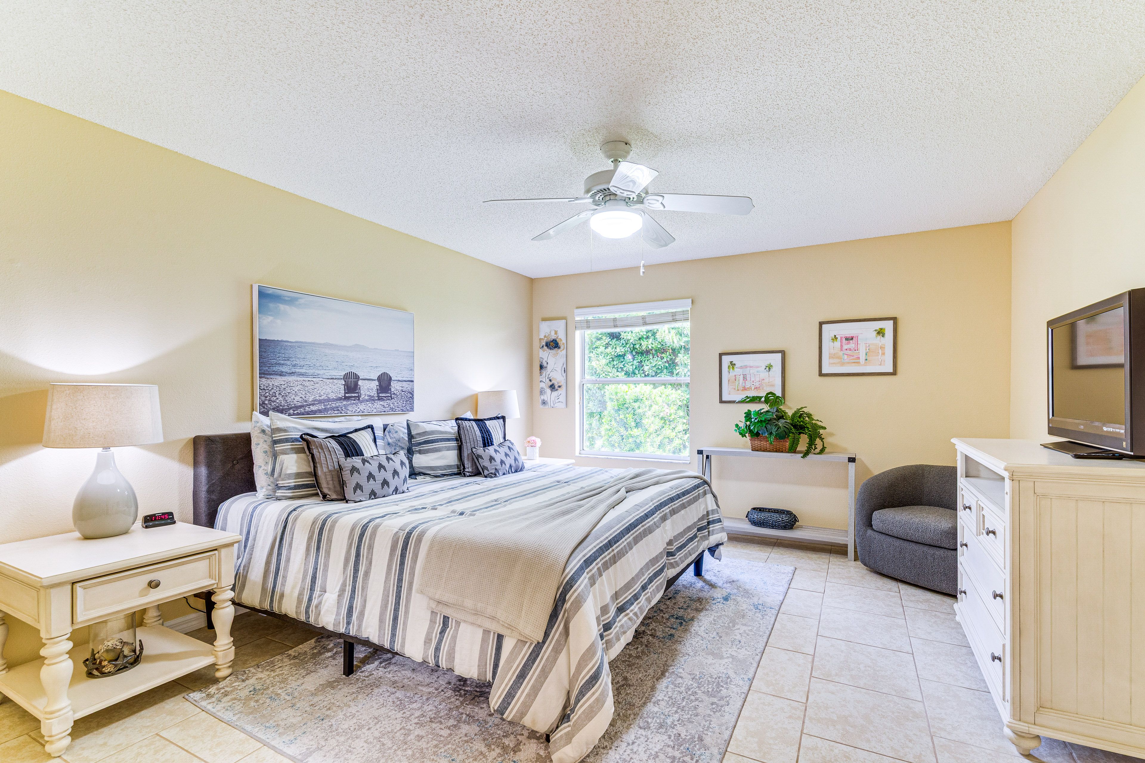 Bedroom 1 | King Bed | Linens Provided