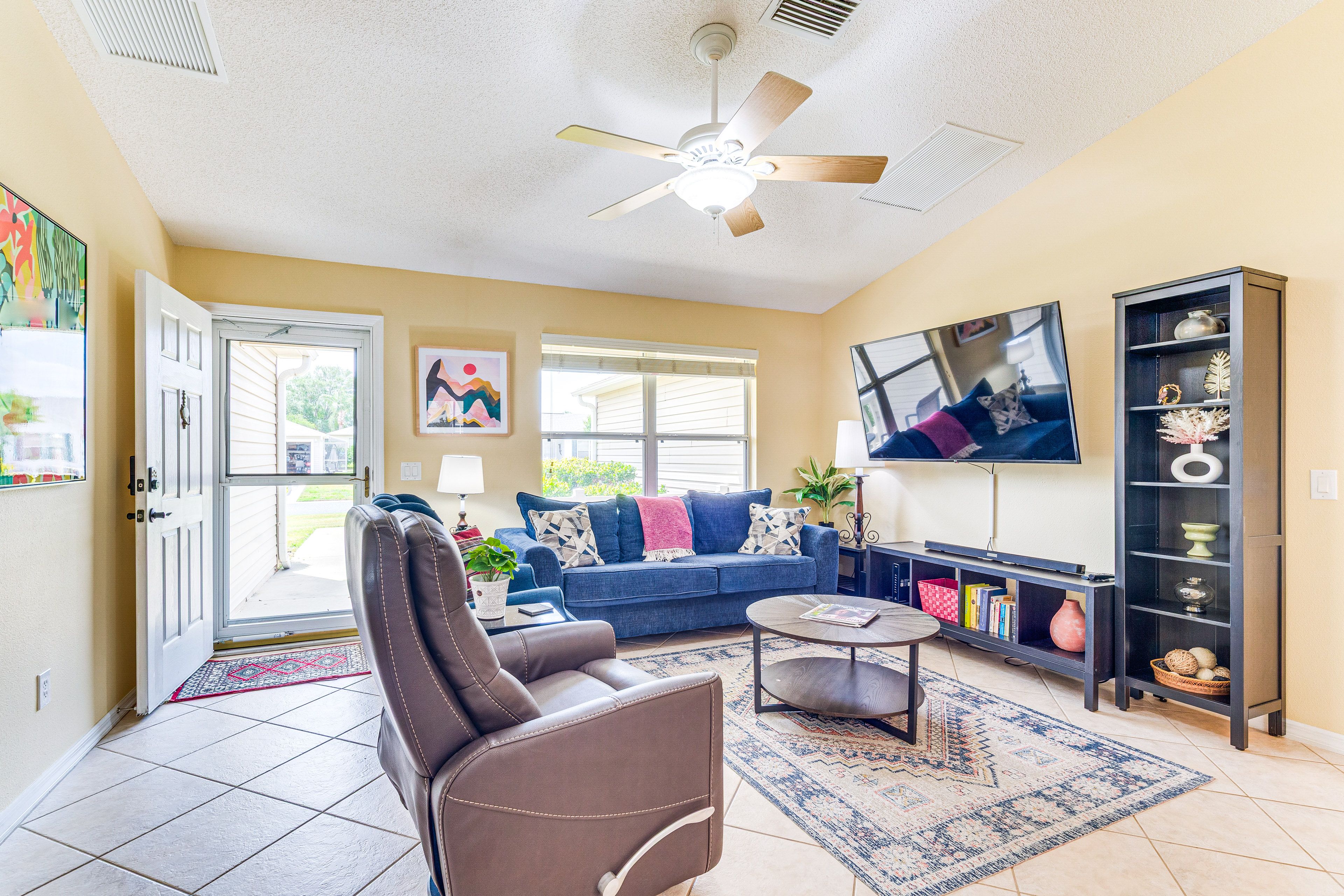 Living Room | Flat-Screen TV