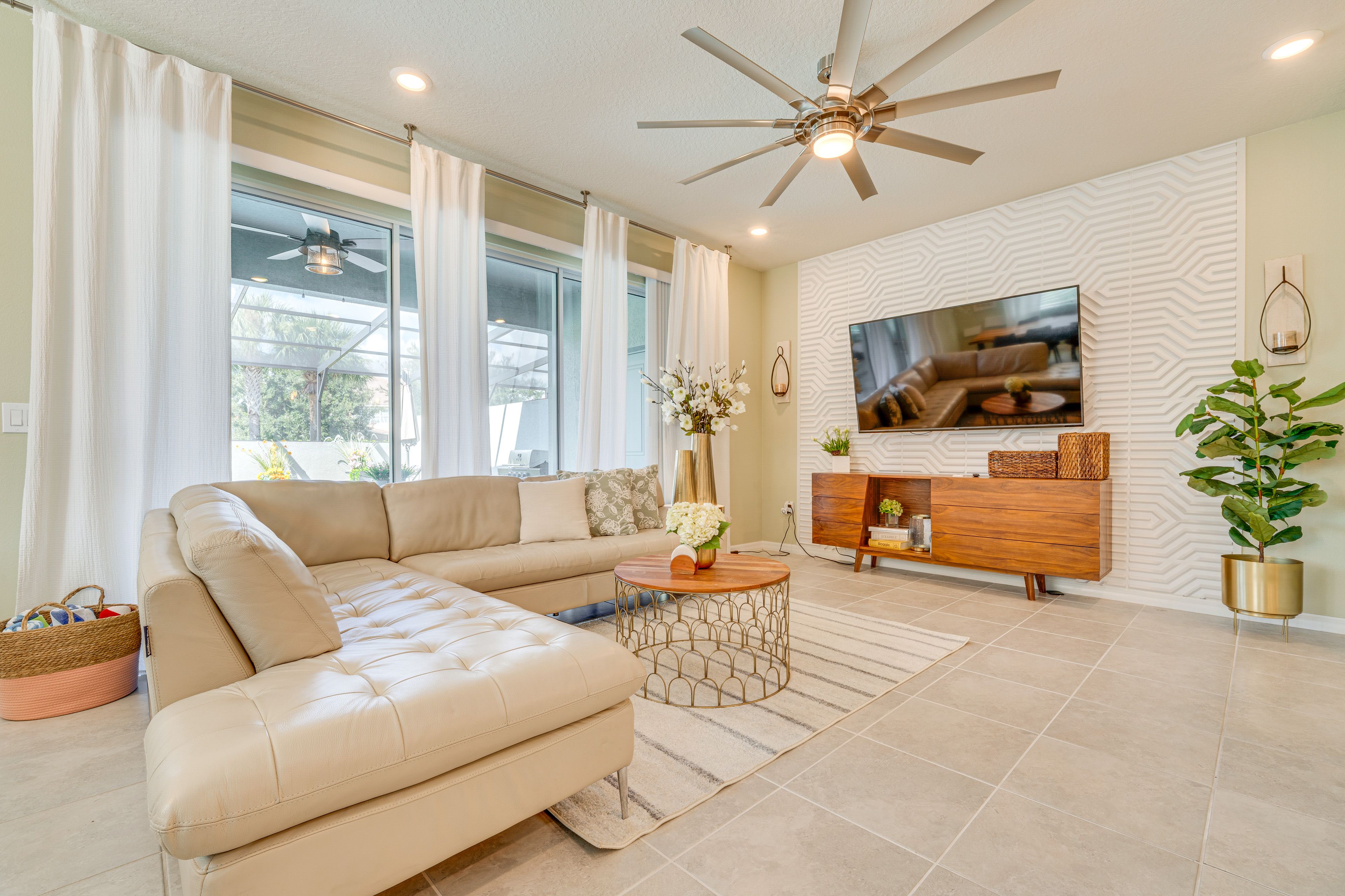 Living Room | Smart TV | Free WiFi | 1st Floor