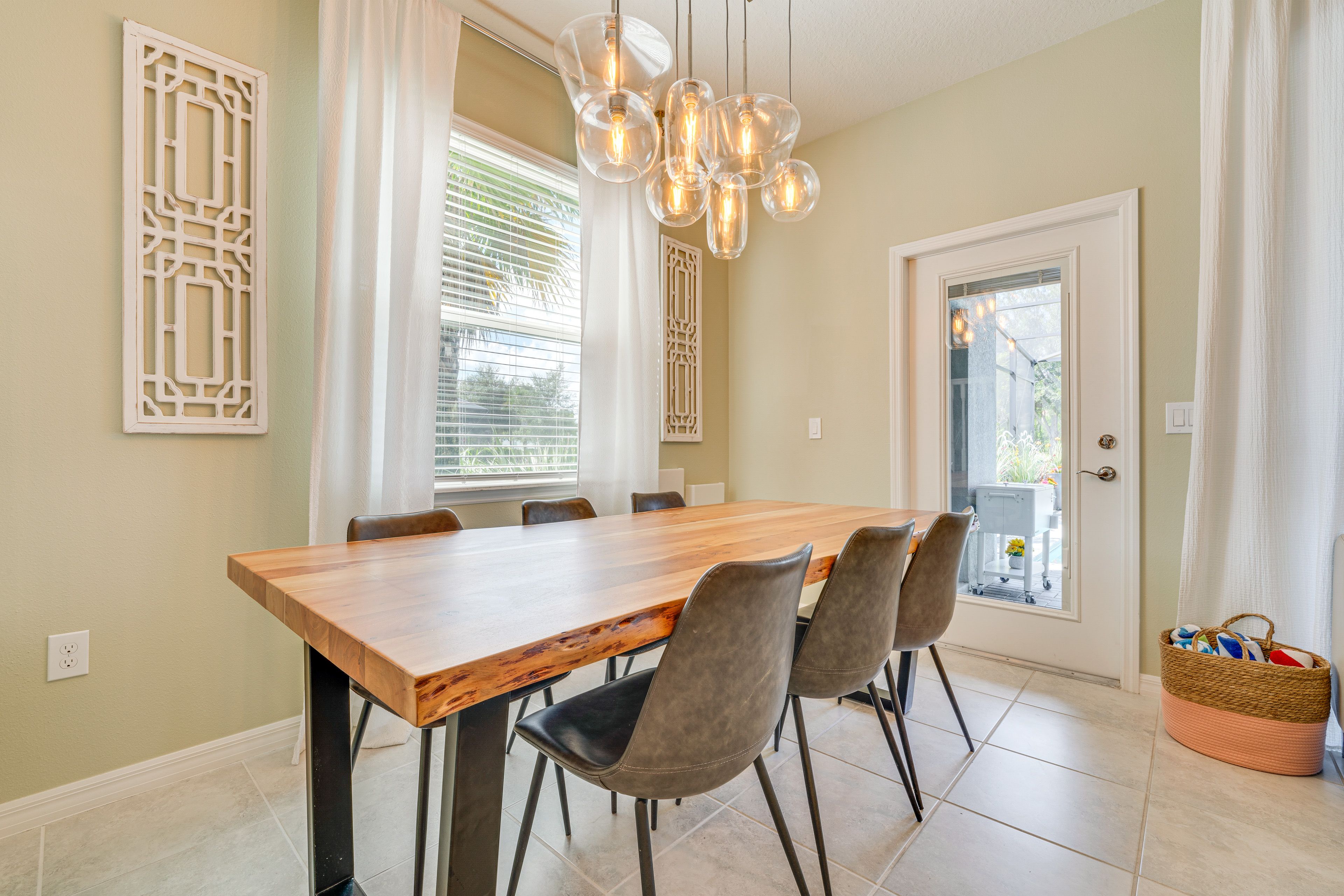 Dining Area | 1st Floor