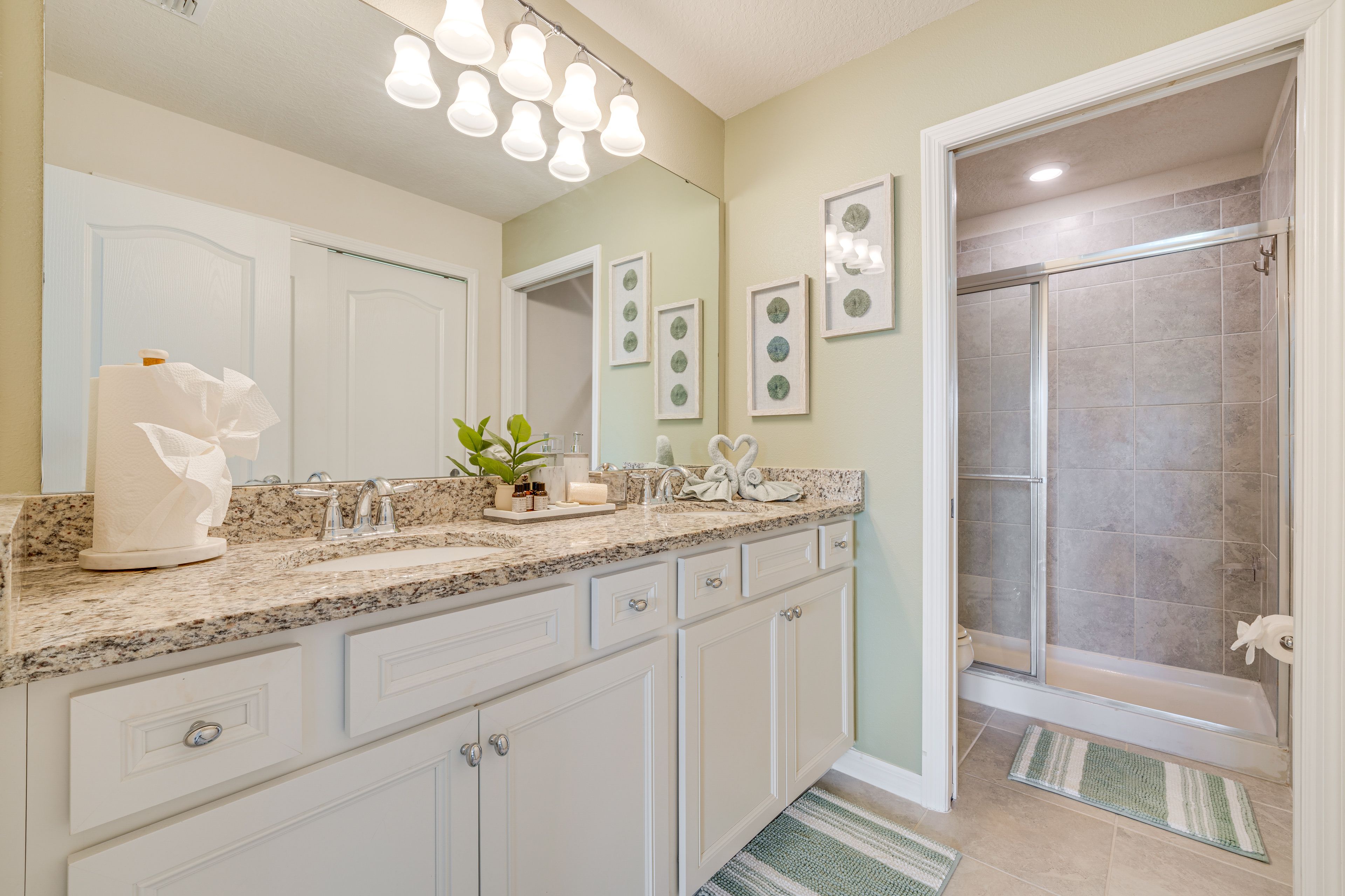 En-Suite Bathroom | 2nd Floor