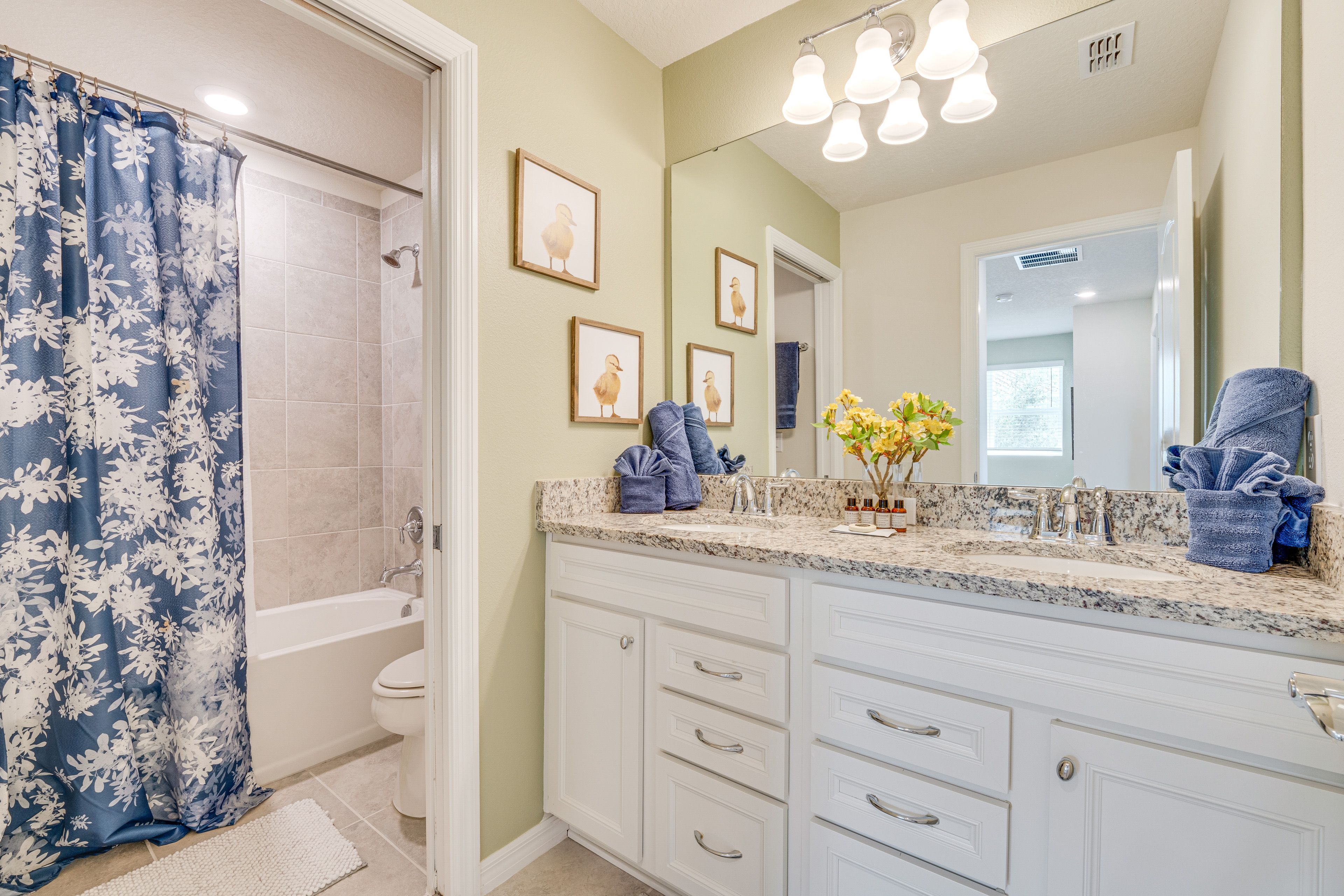 Bathroom | 2nd Floor