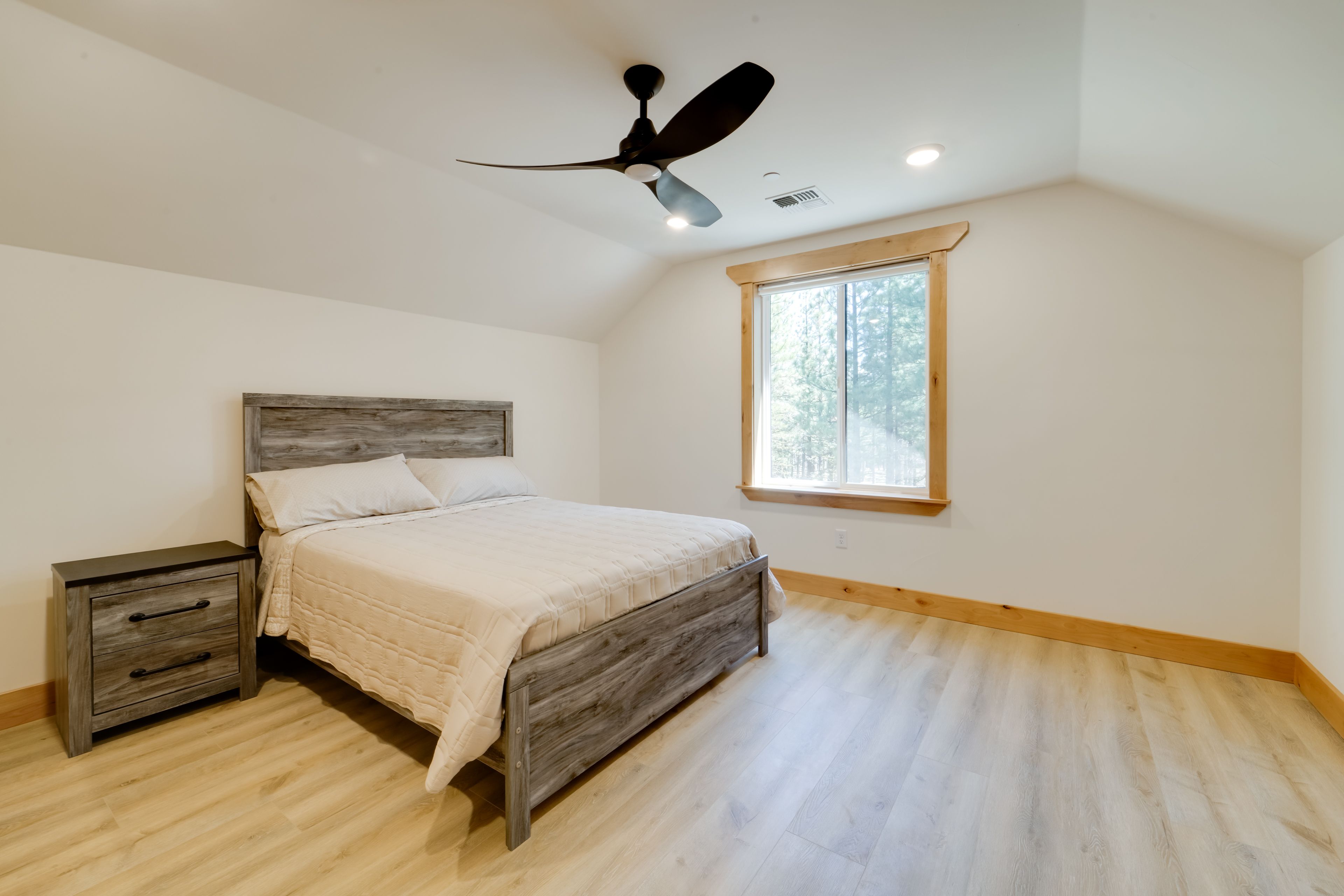 Bedroom 3 | Queen Bed | Upper Floor