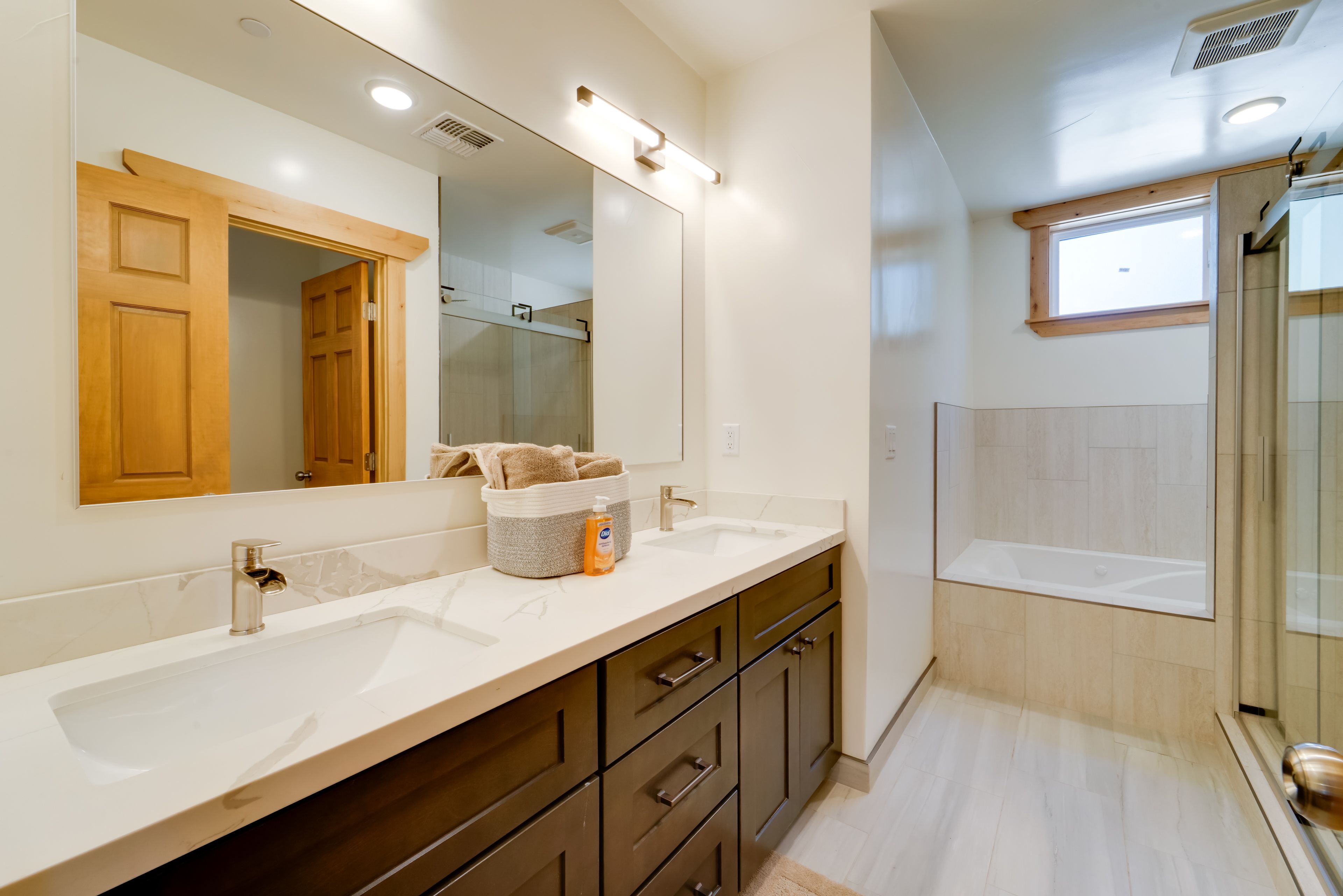 Bathroom | Towels Provided | Lower Floor