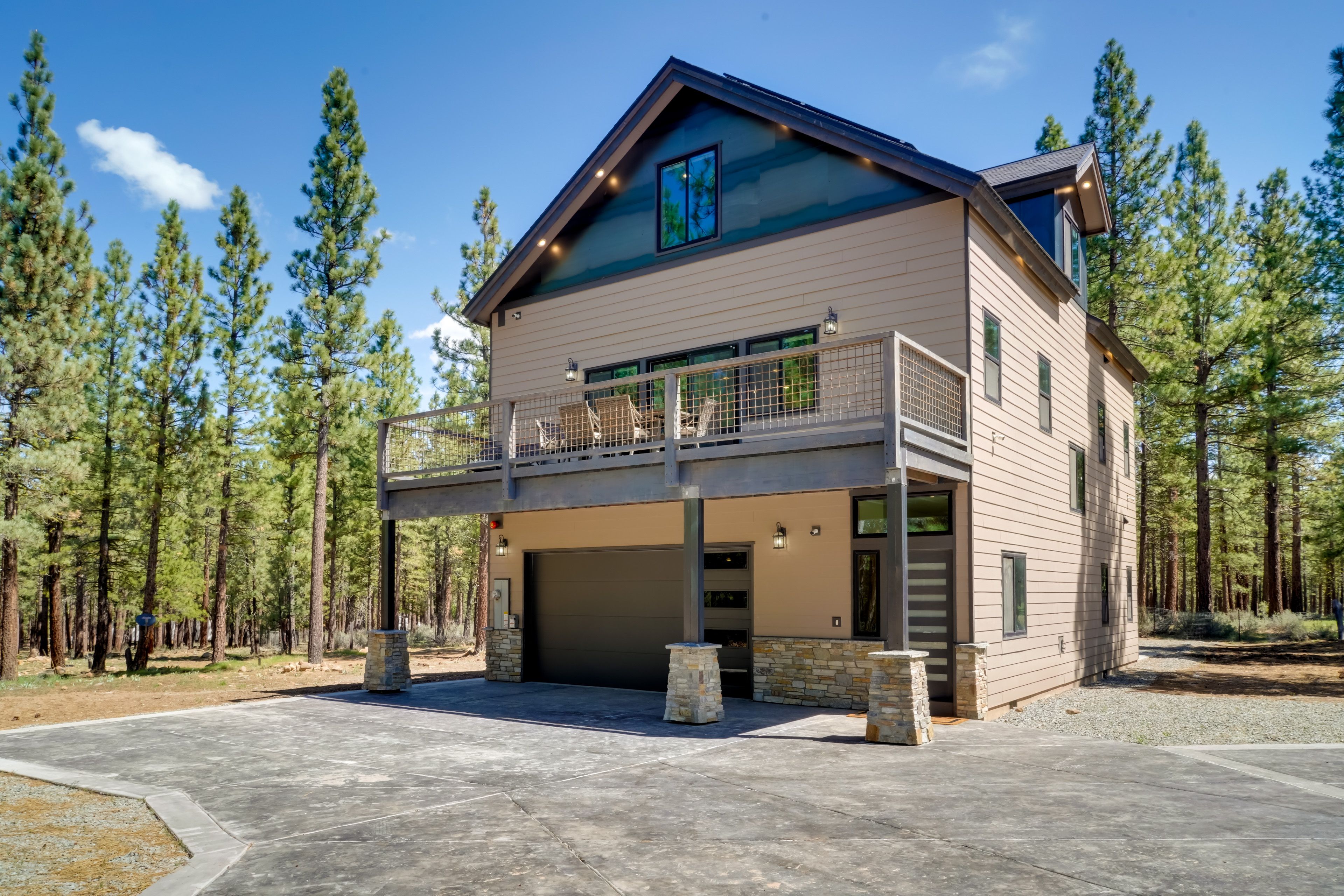 Portola Vacation Rental | 4BR | 3.5BA | 2,500 Sq Ft | 1 Step to Enter