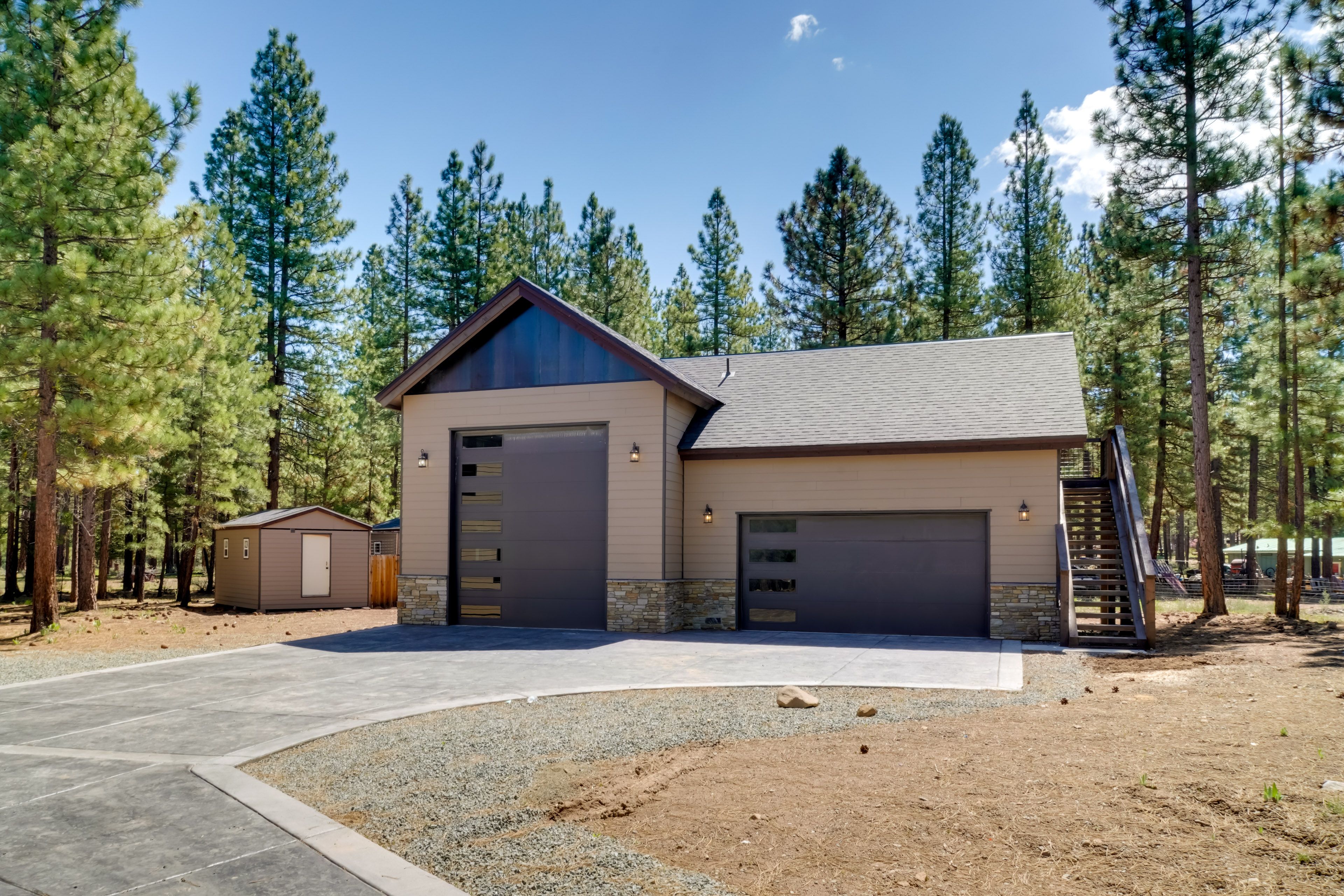 Exterior | Driveway (1 Vehicles) | Garage (1 Vehicle) | RV/Trailer Parking