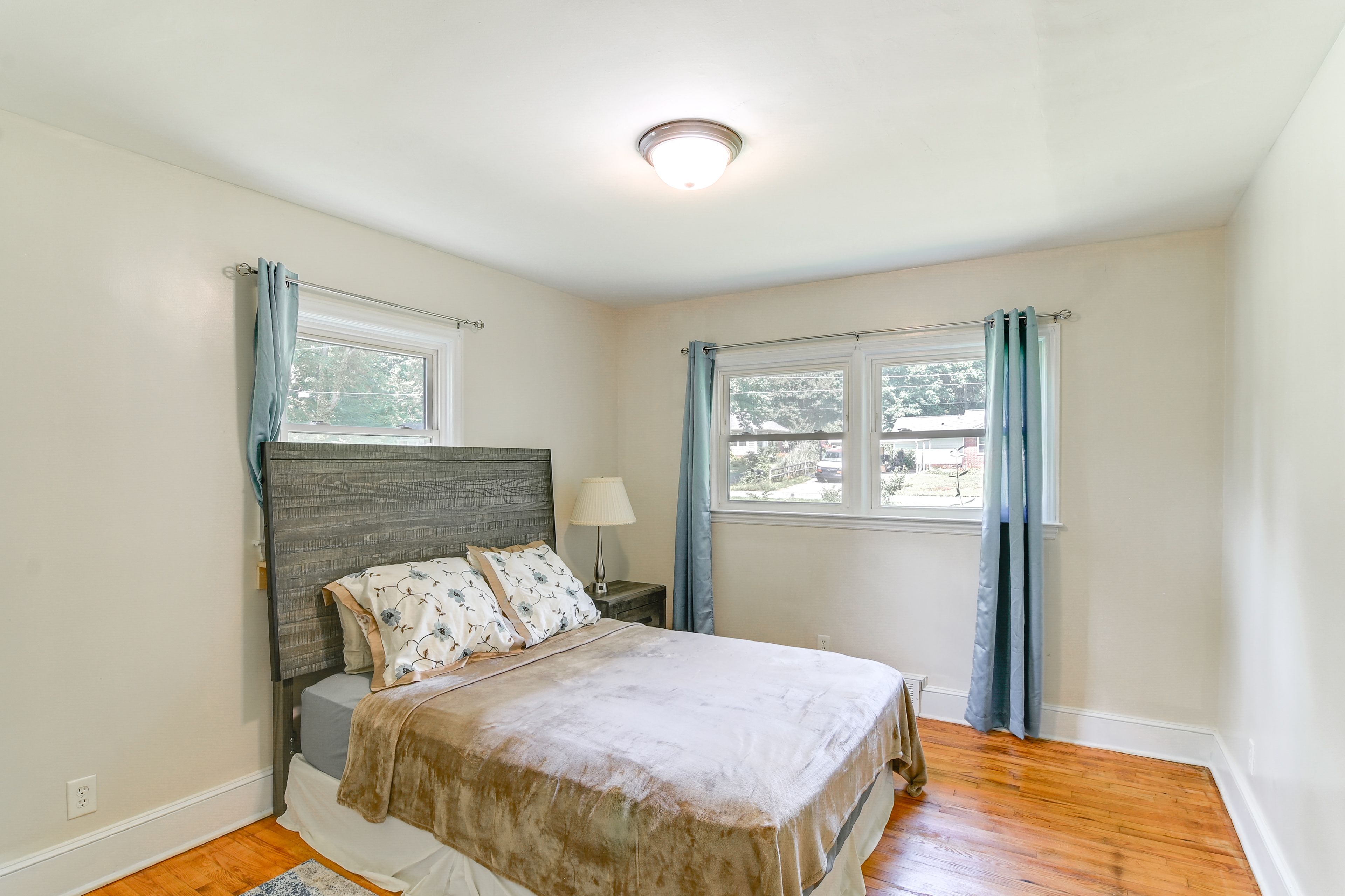 Bedroom 2 | Queen Bed