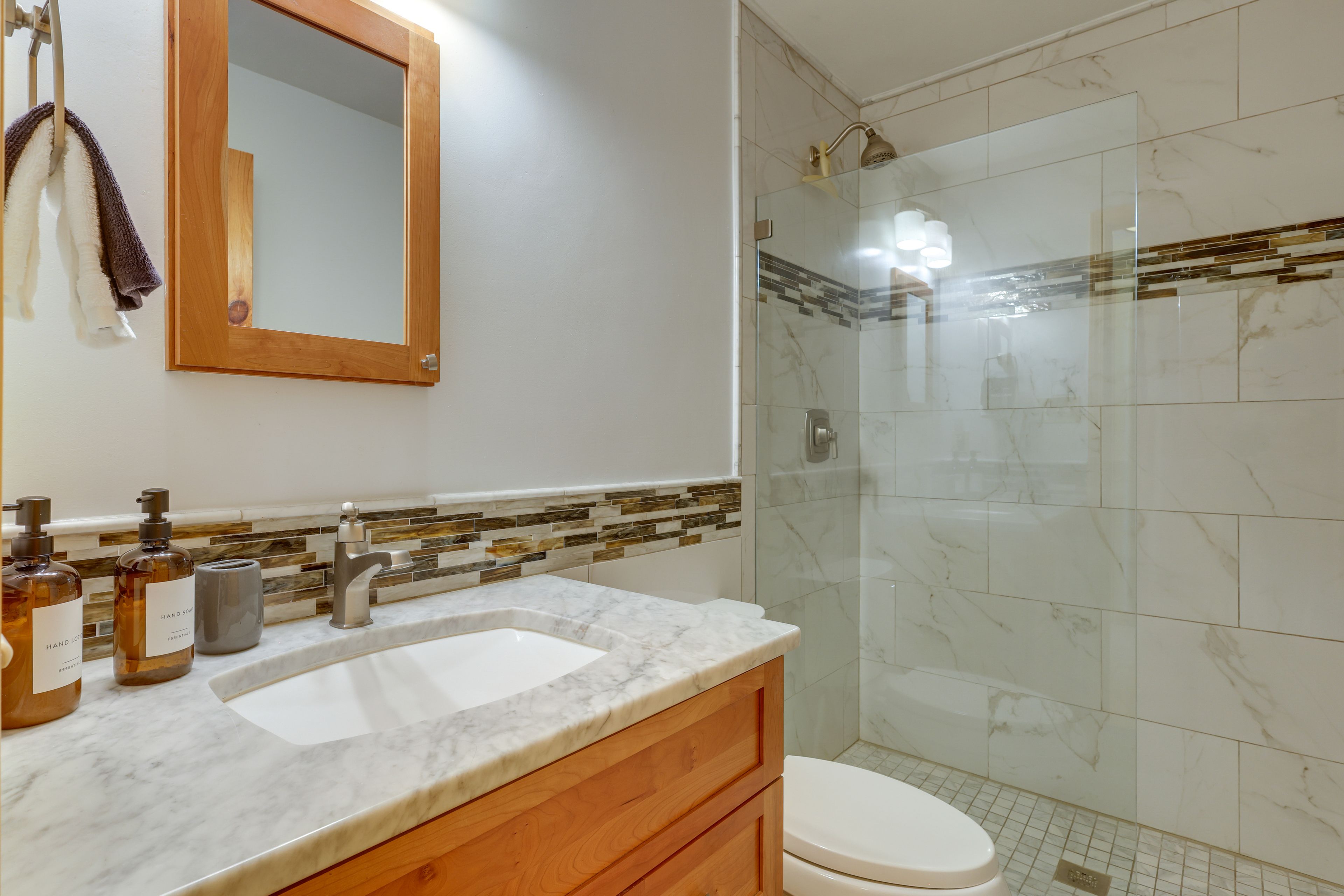 Full Bath | Towels | Hair Dryer | 1st Floor