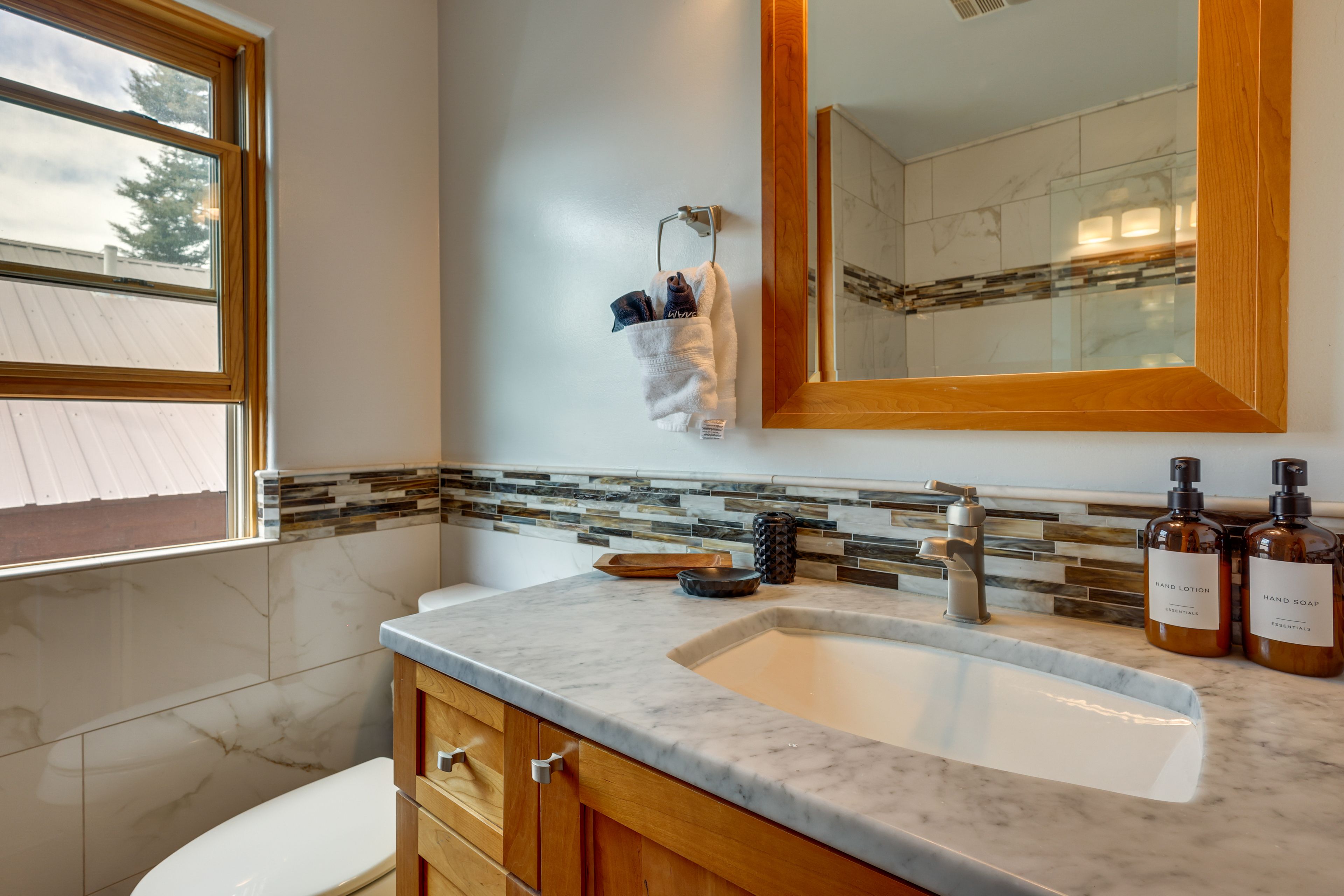 Full Bath | 2nd Floor