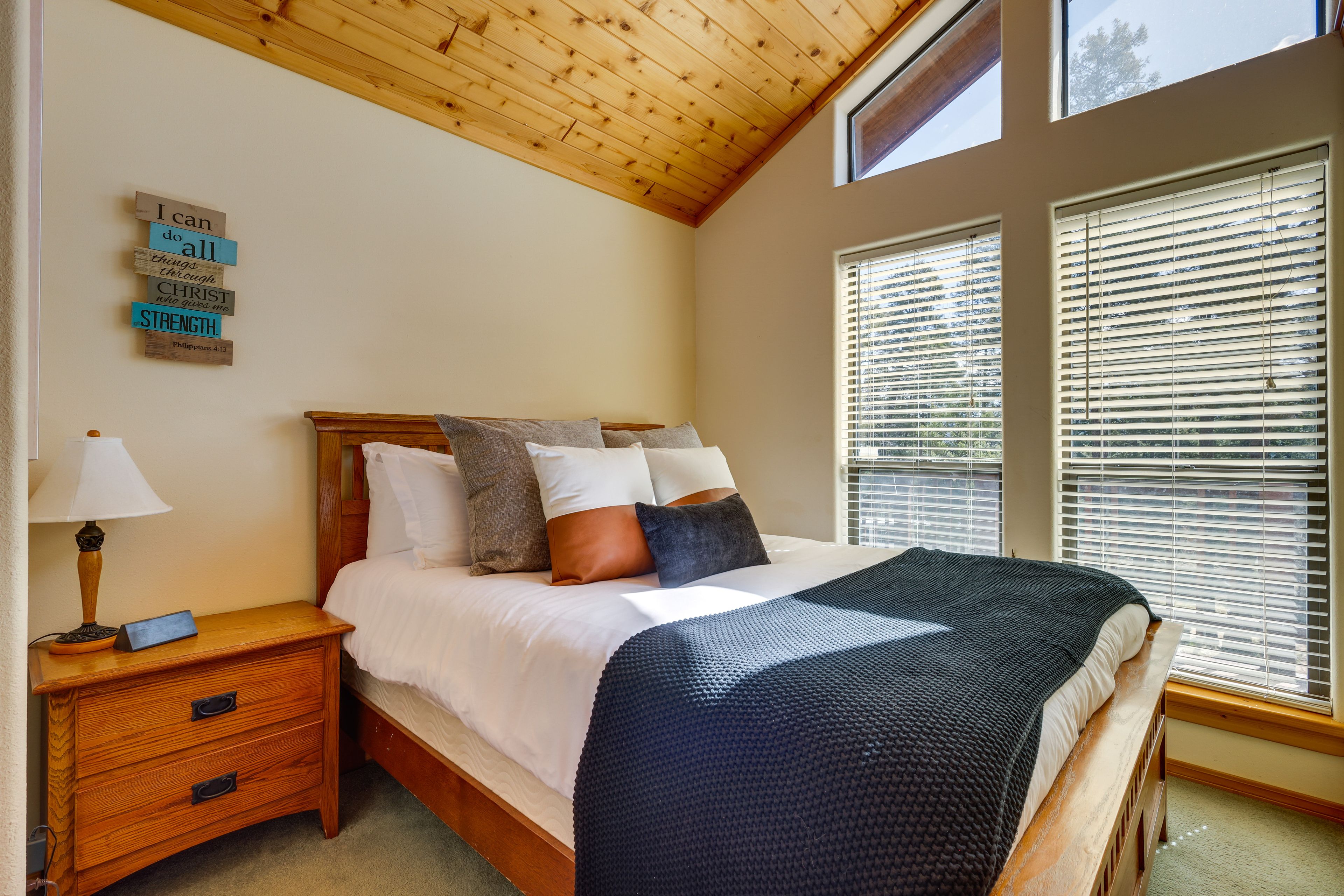 Studio | Queen Bed | Linens