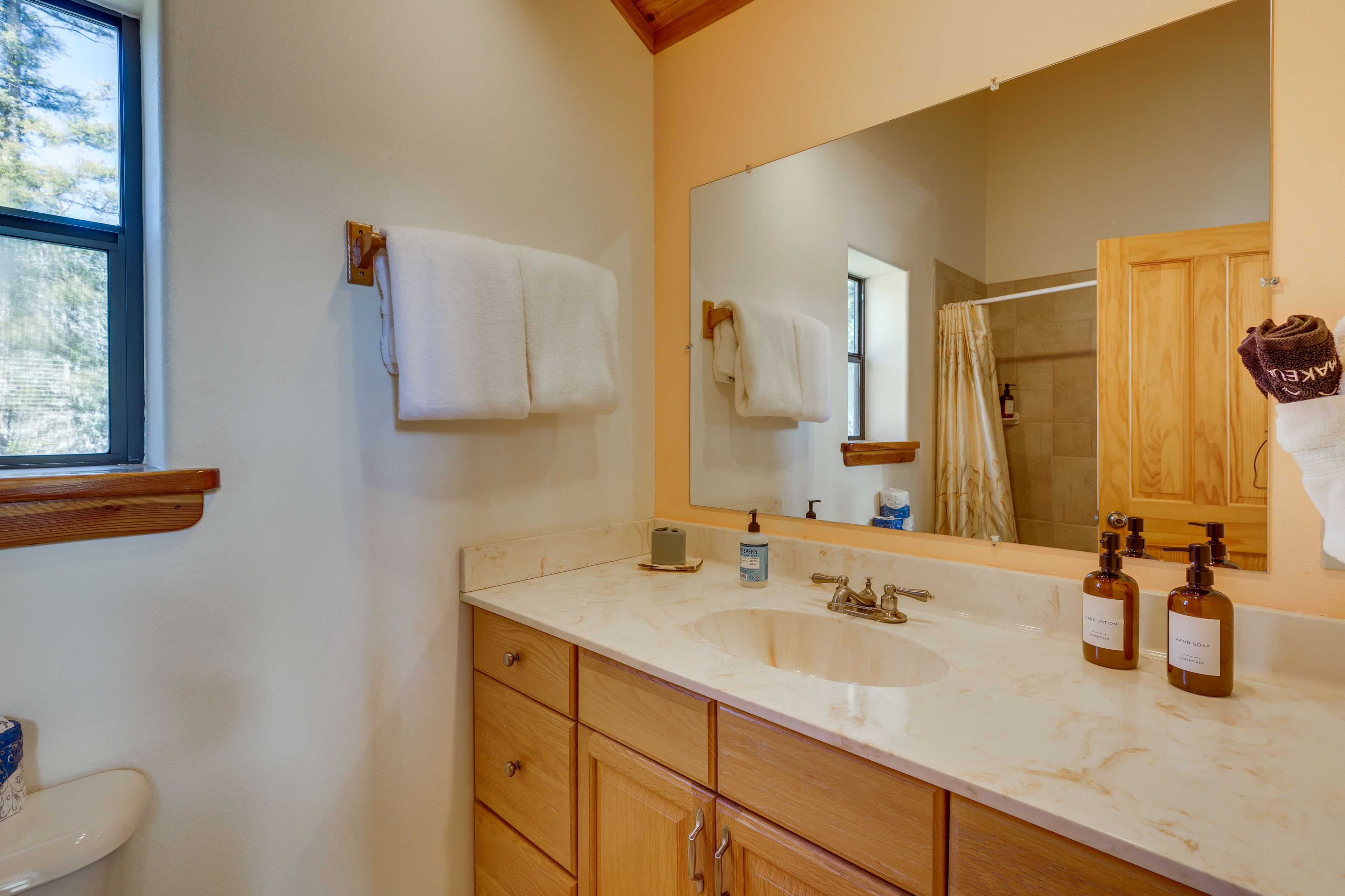 Full Bath | Towels | Hair Dryer