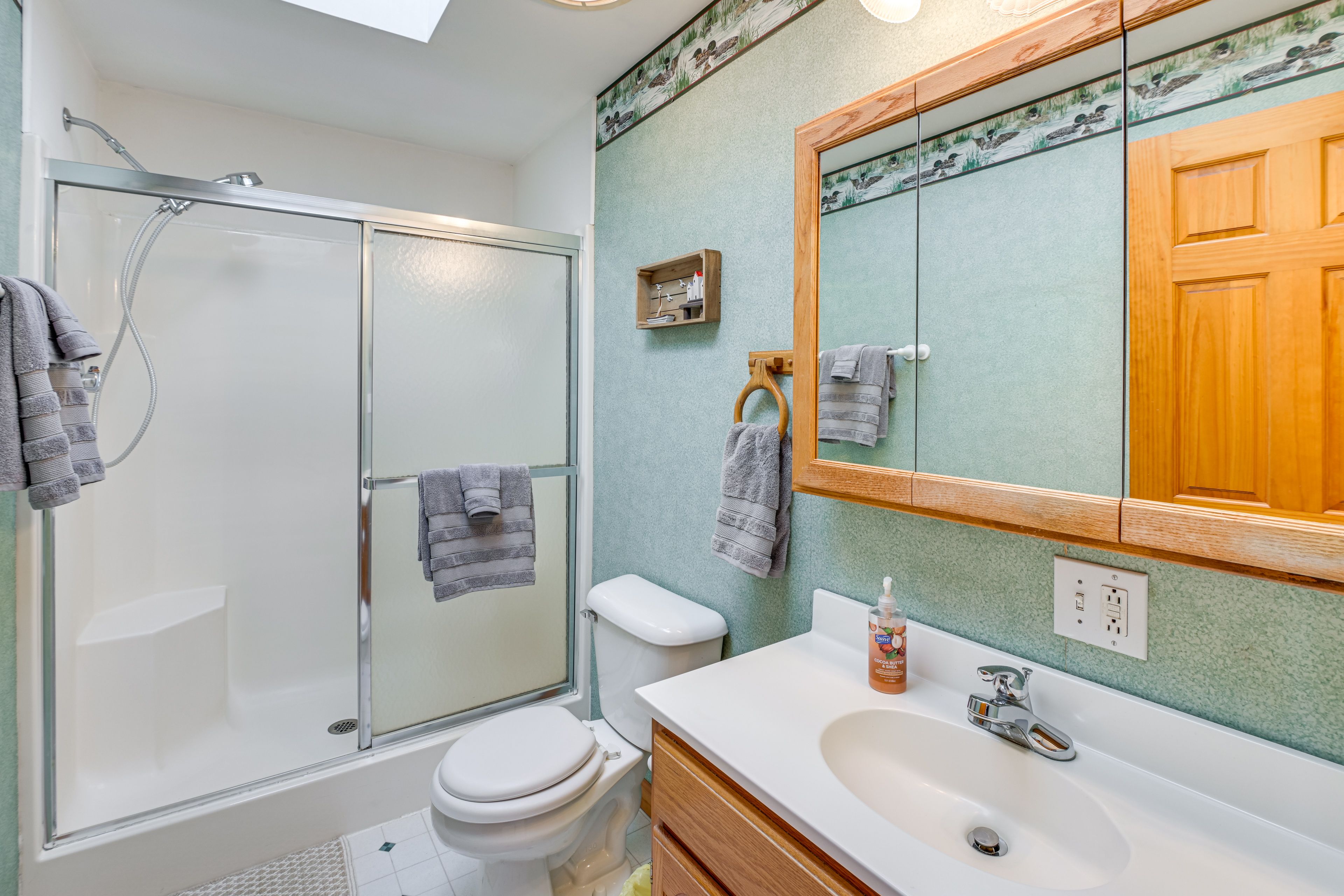 En-Suite Bathroom | Towels Provided | 2nd Floor